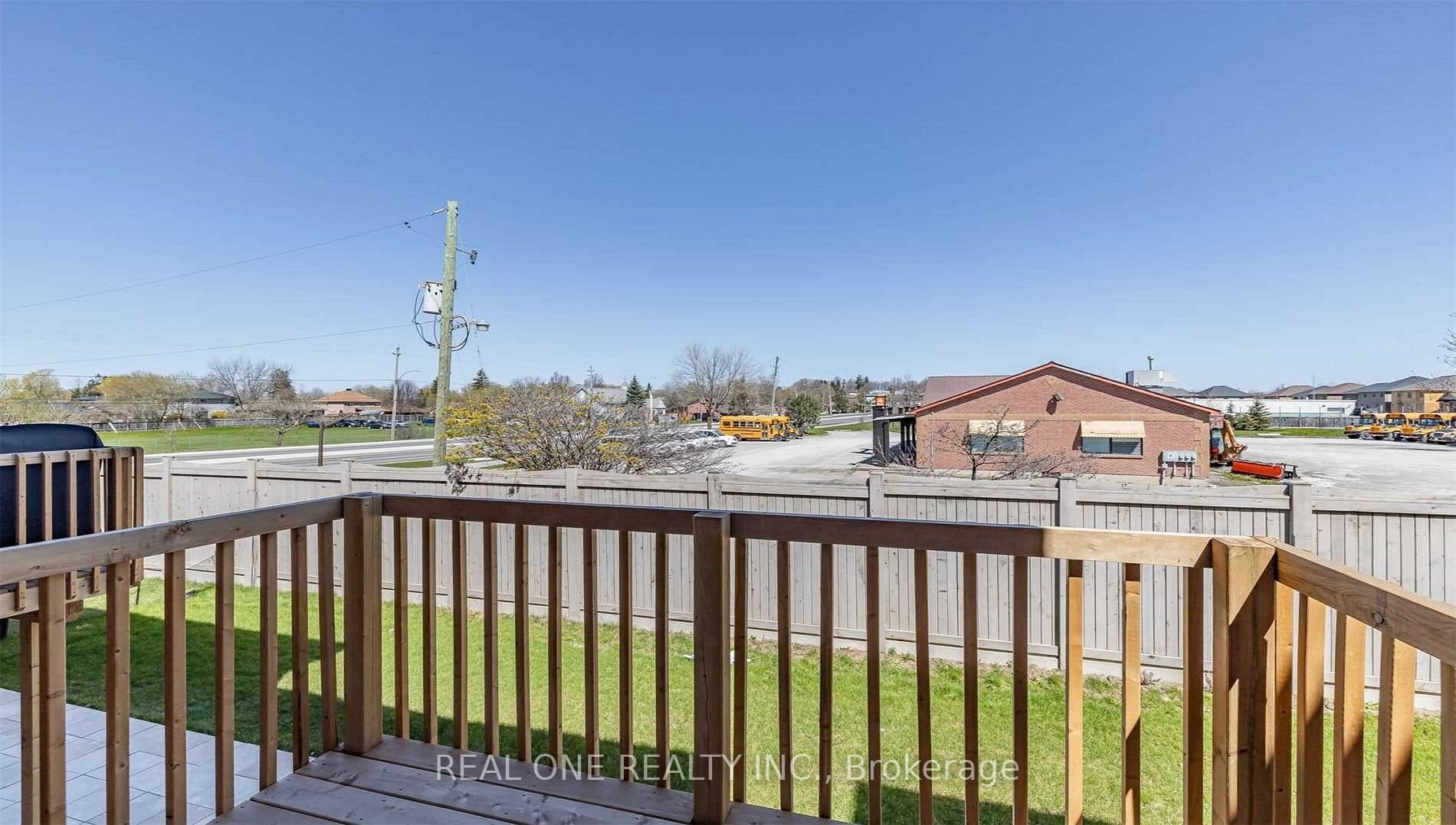 Photo 16 of 64 Kingknoll Crescent, Georgina, Keswick South — HOMEH