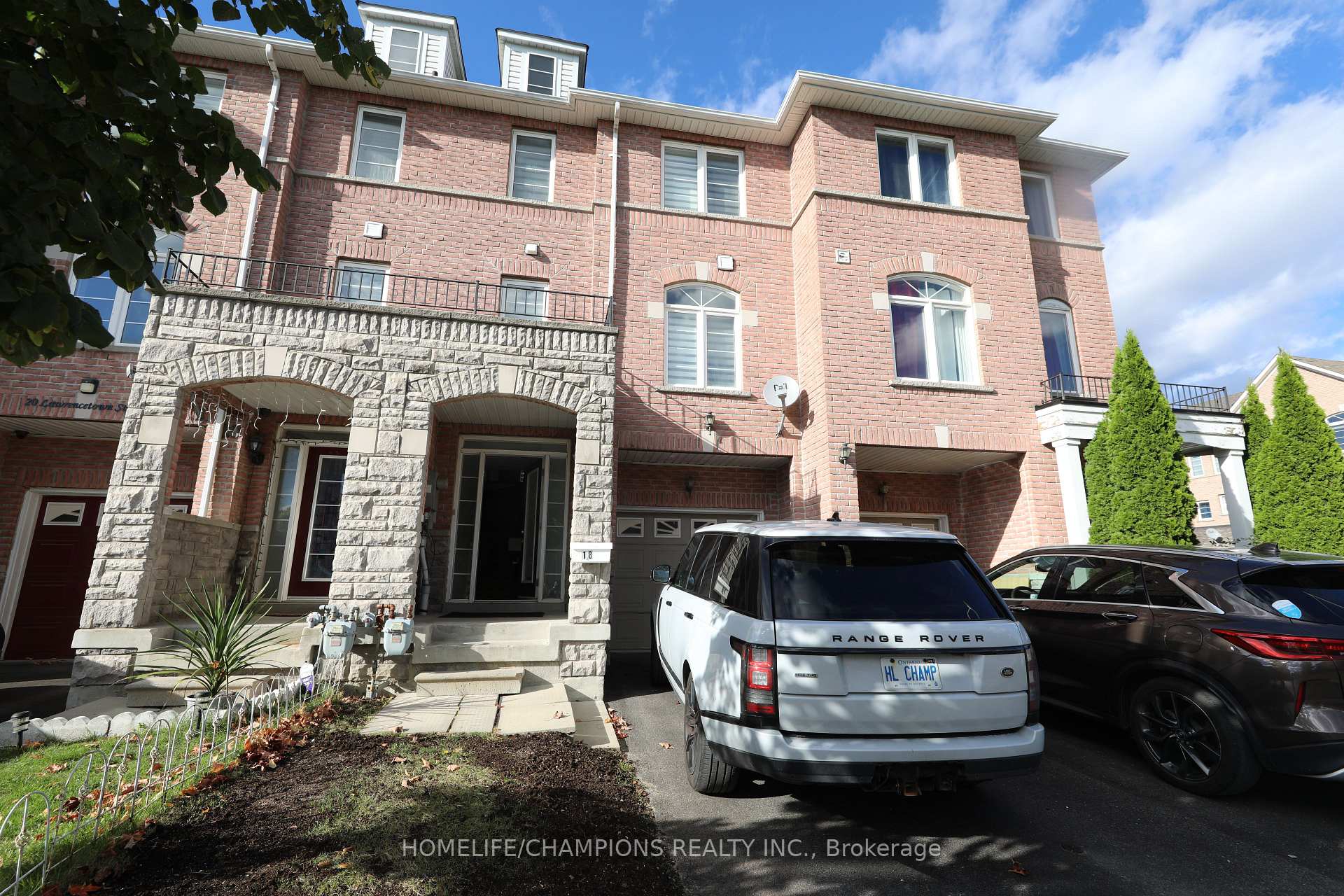 Front of 18 Lawrence Town Street