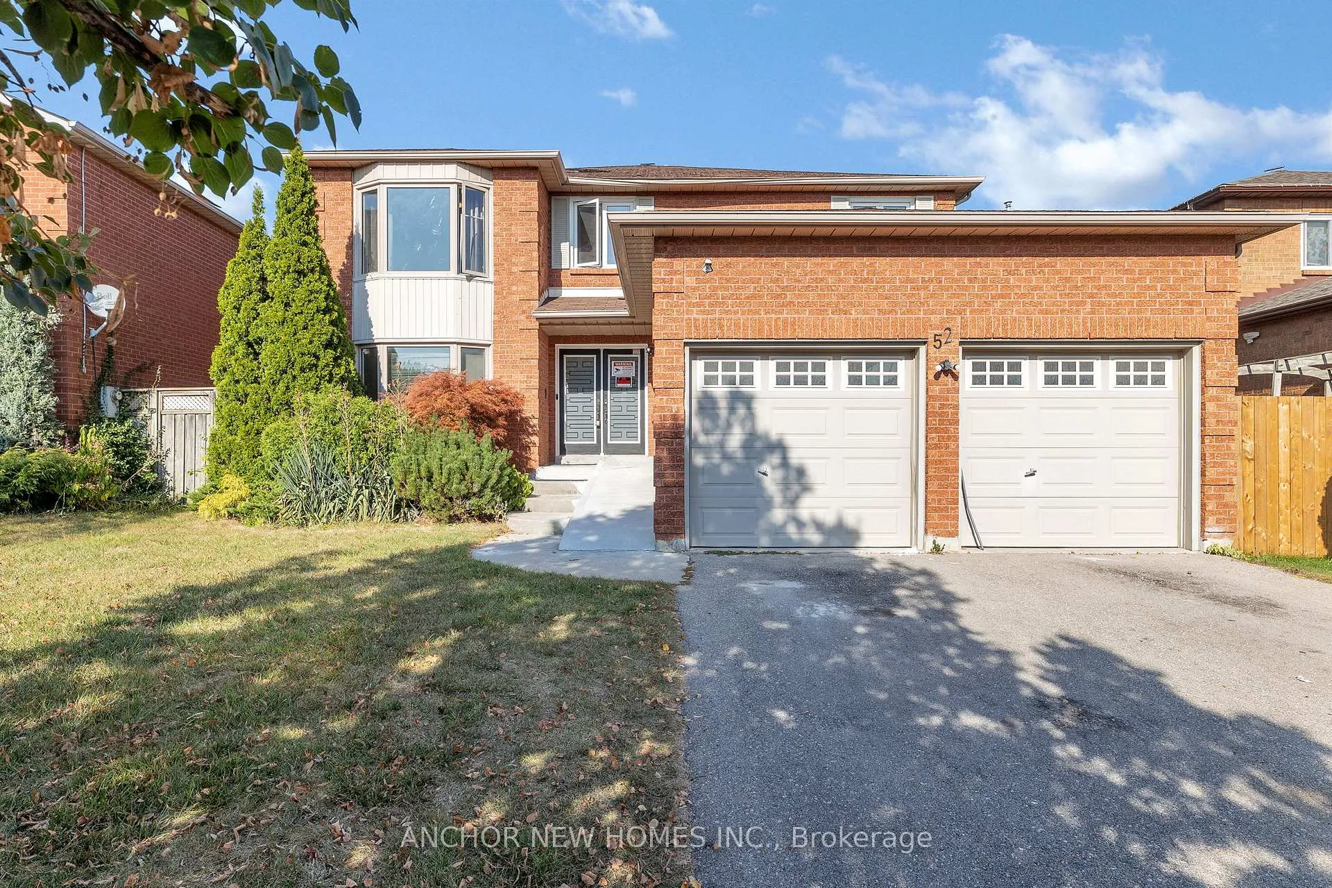 Photo 2 of 52 Settler Court, Brampton, Heart Lake West — HOMEH