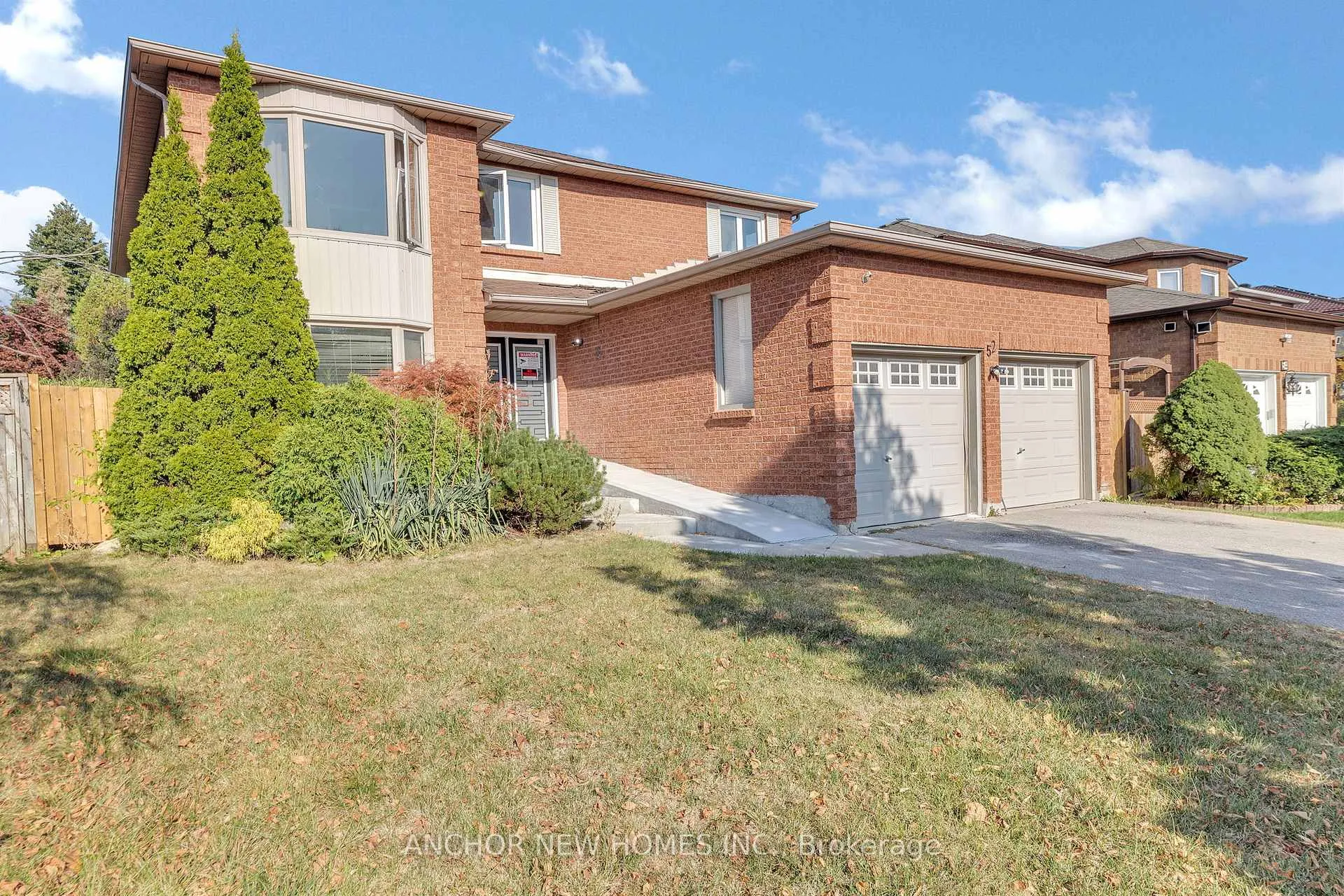 Photo 3 of 52 Settler Court, Brampton, Heart Lake West — HOMEH