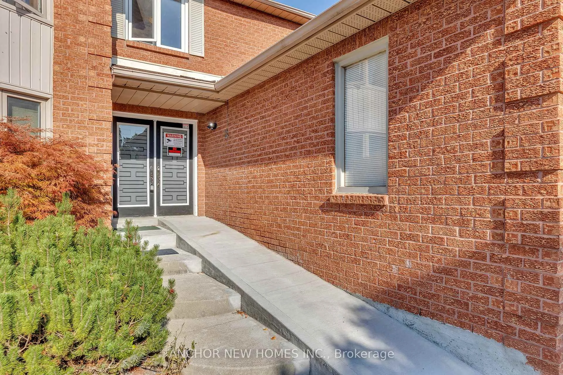 Photo 4 of 52 Settler Court, Brampton, Heart Lake West — HOMEH