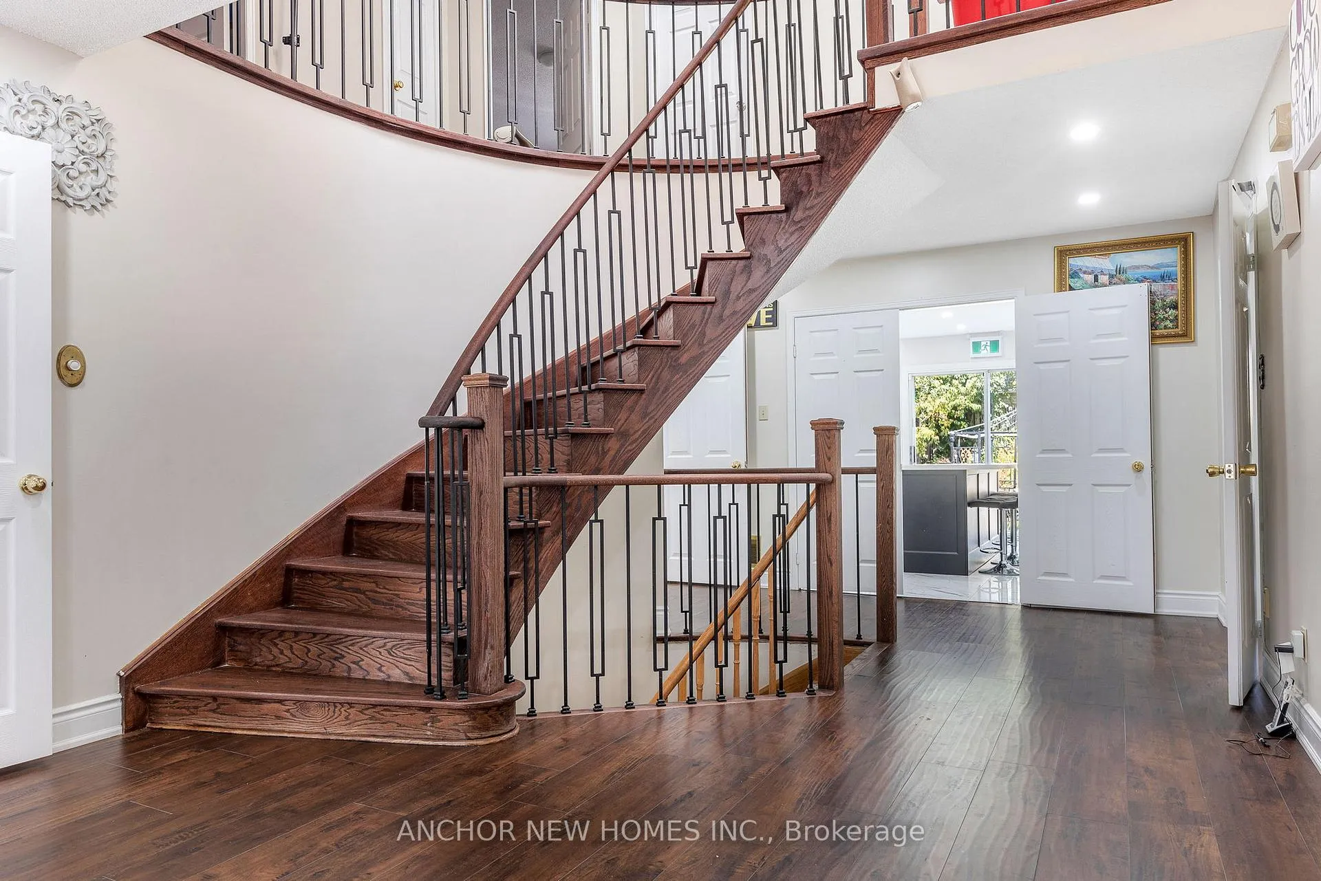 Photo 5 of 52 Settler Court, Brampton, Heart Lake West — HOMEH