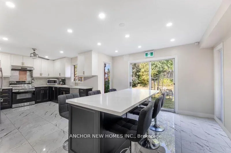 Photo 8 of 52 Settler Court, Brampton, Heart Lake West — HOMEH