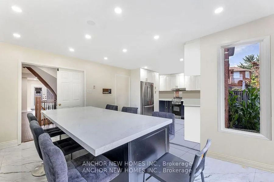 Photo 10 of 52 Settler Court, Brampton, Heart Lake West — HOMEH