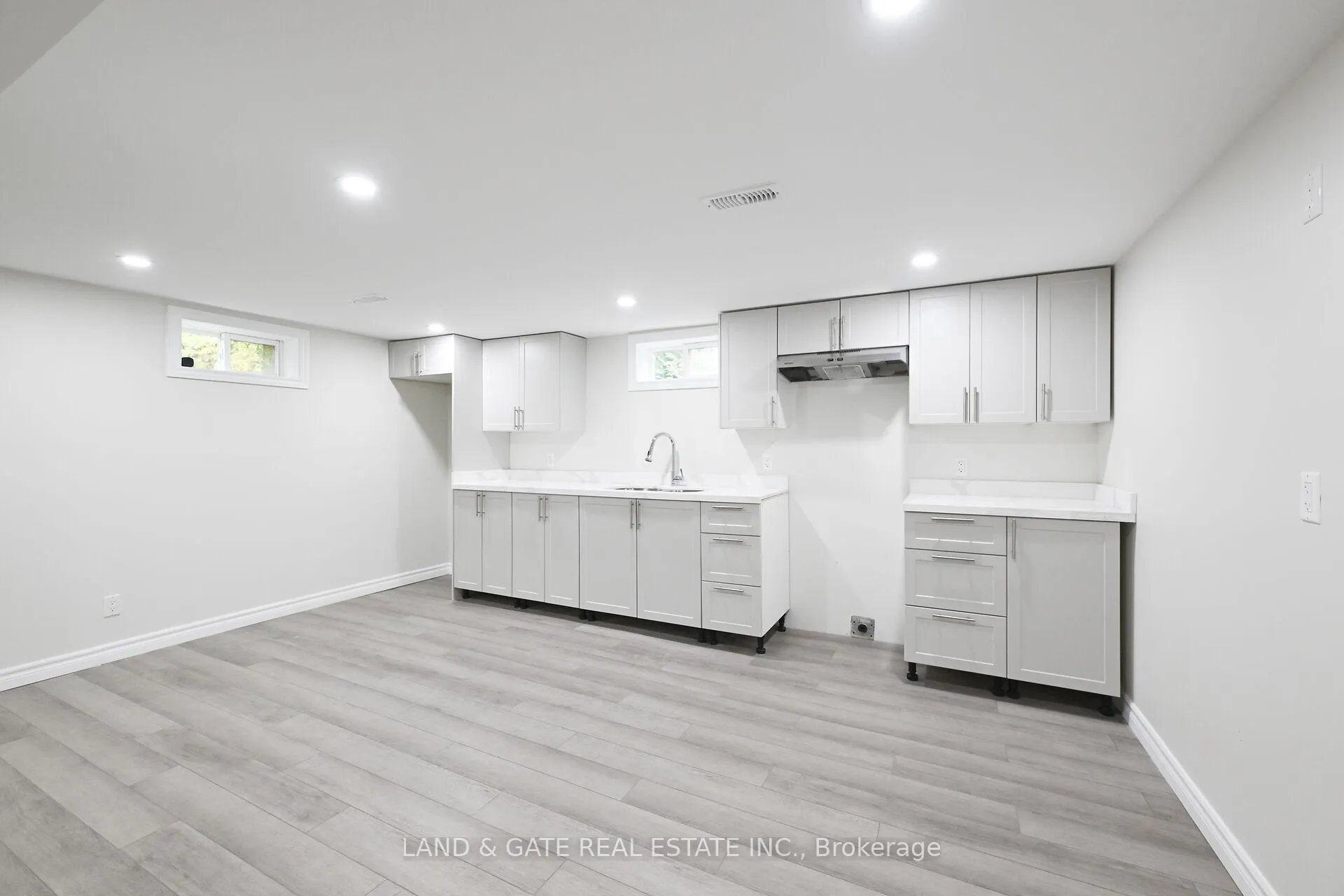 Photo 25 of 400 Limeridge Road W, Hamilton, Rolston — HOMEH