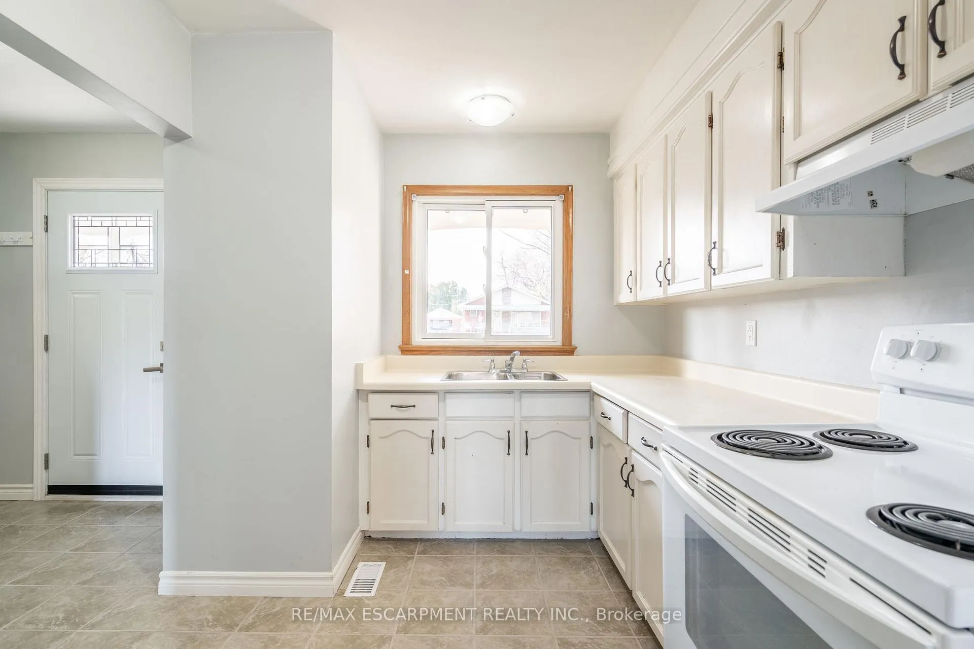 Photo 13 of 47 Bobolink Road, Hamilton, Bruleville — HOMEH