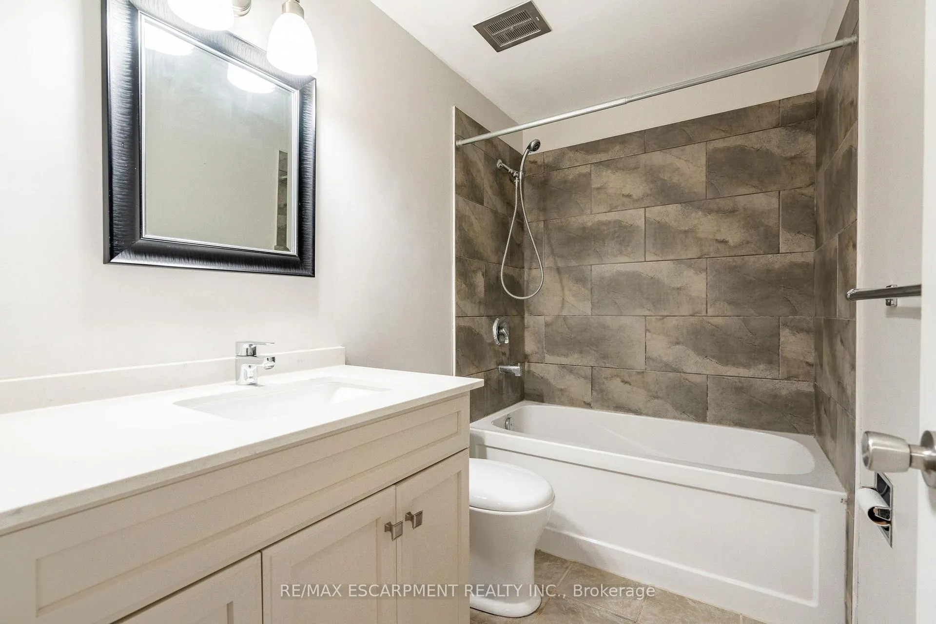 Photo 22 of 47 Bobolink Road, Hamilton, Bruleville — HOMEH
