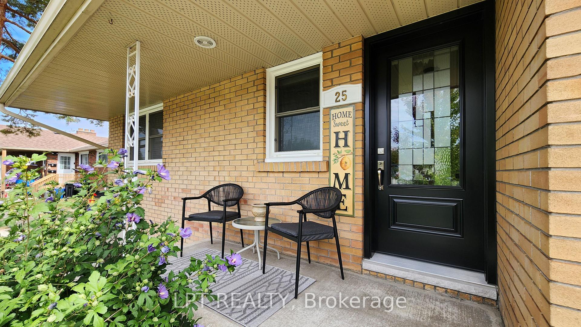 Photo 2 of 25 Davidson Street, Barrie, Wellington — HOMEH