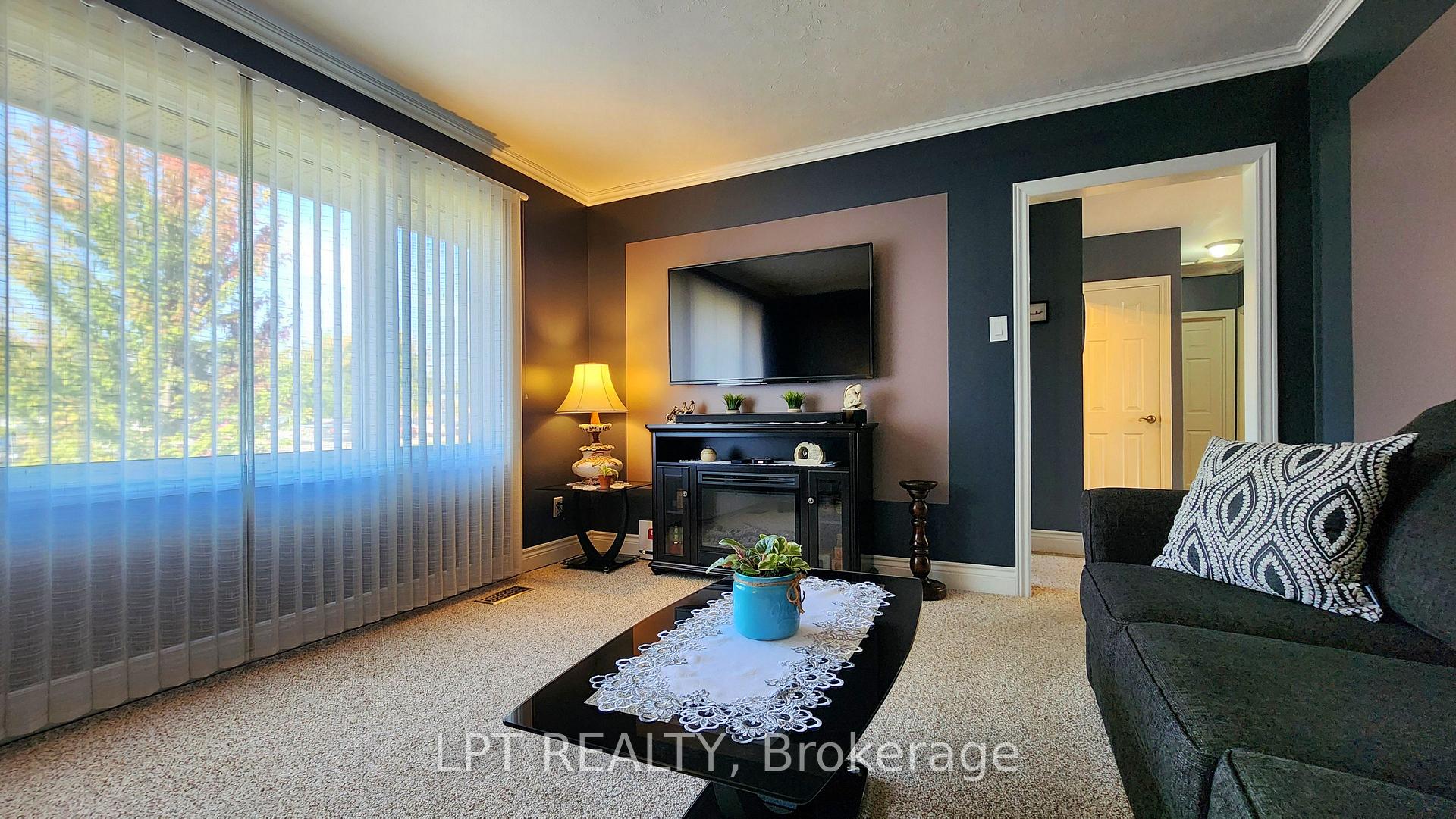 Photo 3 of 25 Davidson Street, Barrie, Wellington — HOMEH