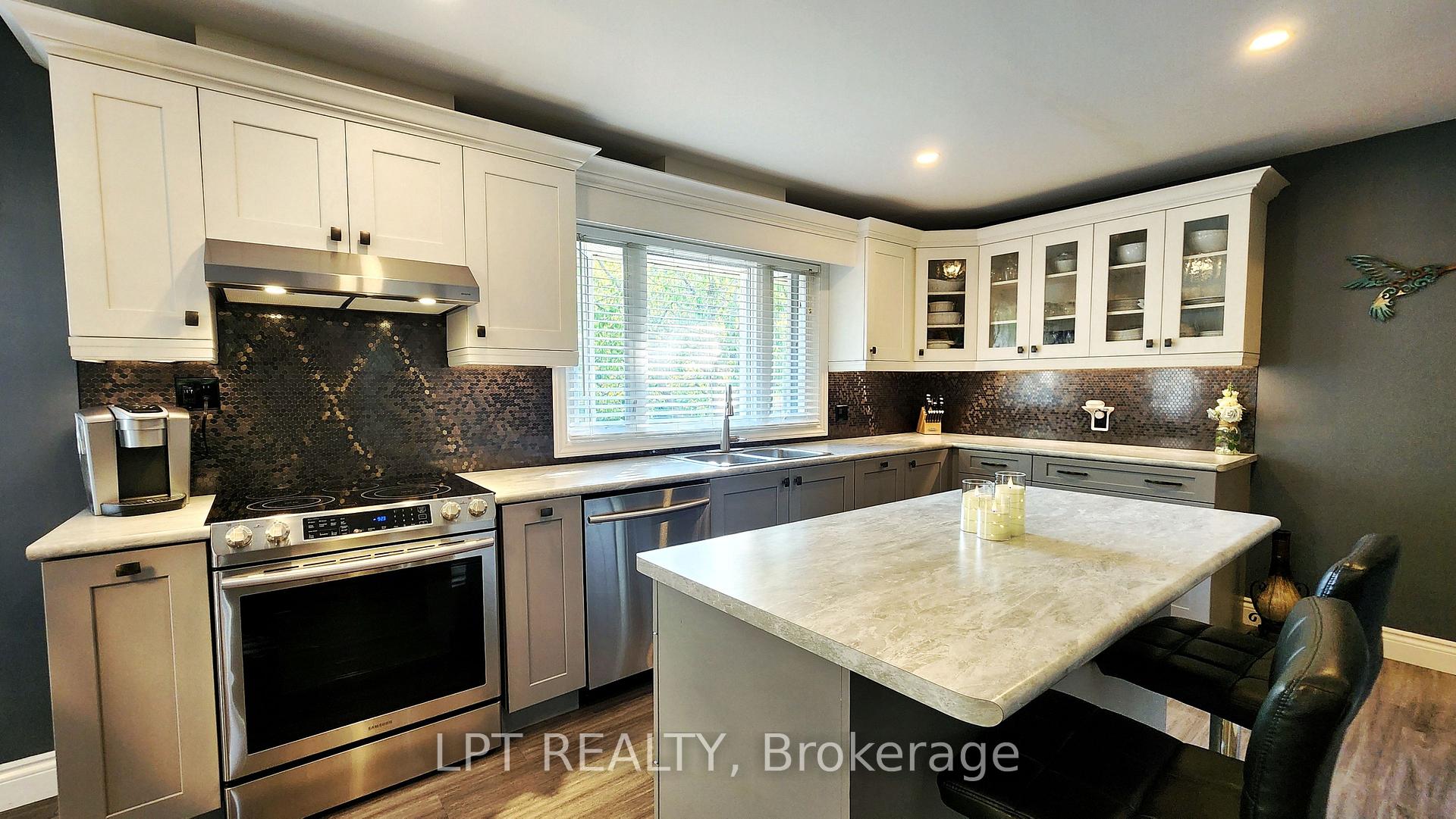 Photo 8 of 25 Davidson Street, Barrie, Wellington — HOMEH