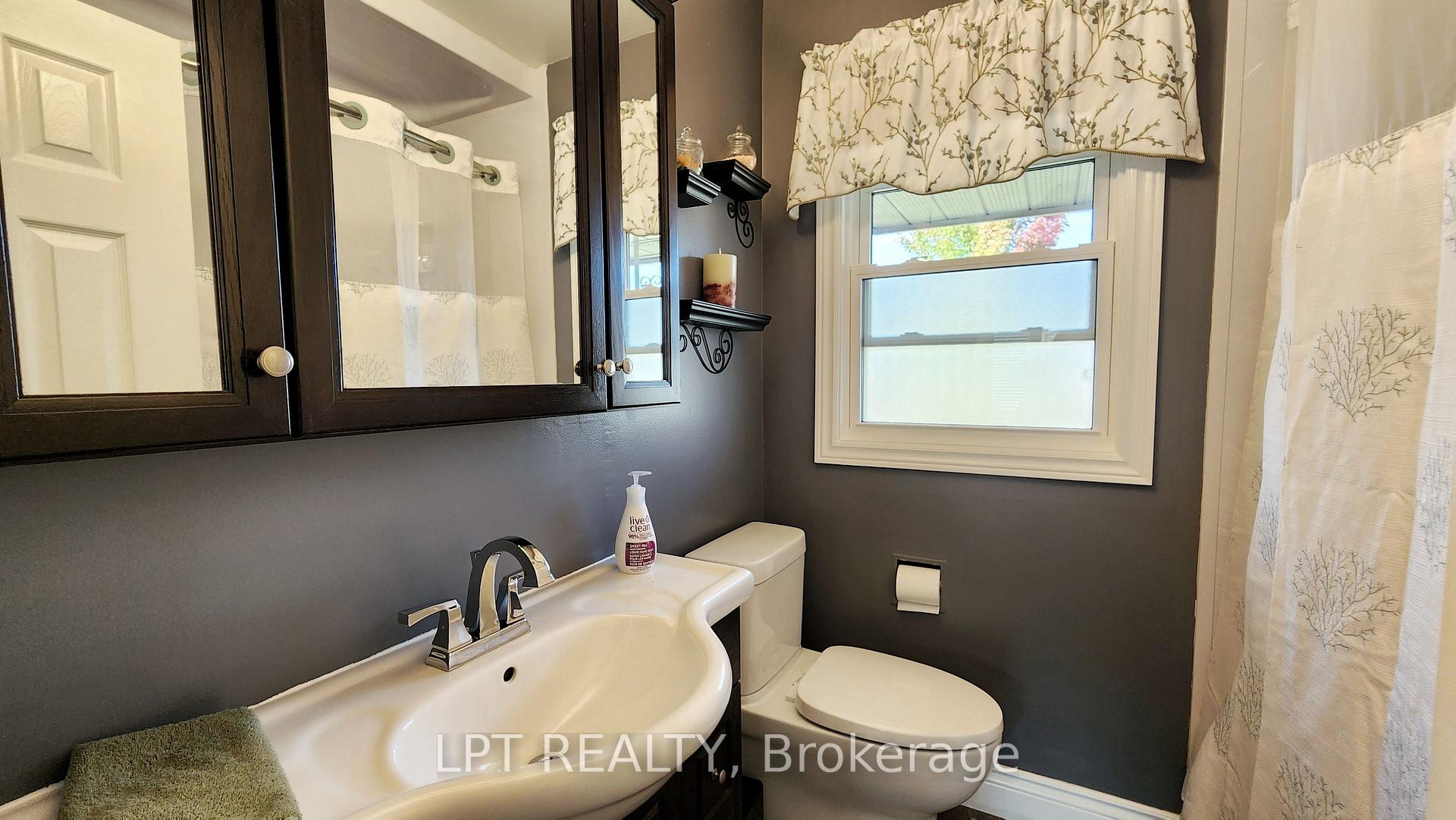 Photo 12 of 25 Davidson Street, Barrie, Wellington — HOMEH