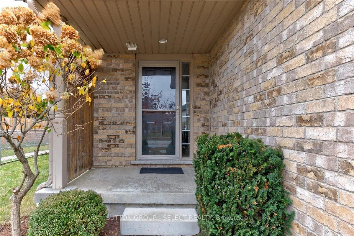 Photo 3 of 115 Templewood Drive, Kitchener — HOMEH