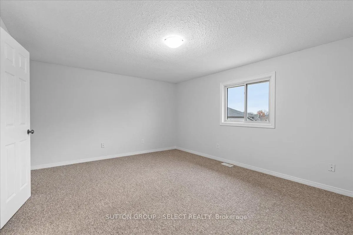 Photo 19 of 115 Templewood Drive, Kitchener — HOMEH