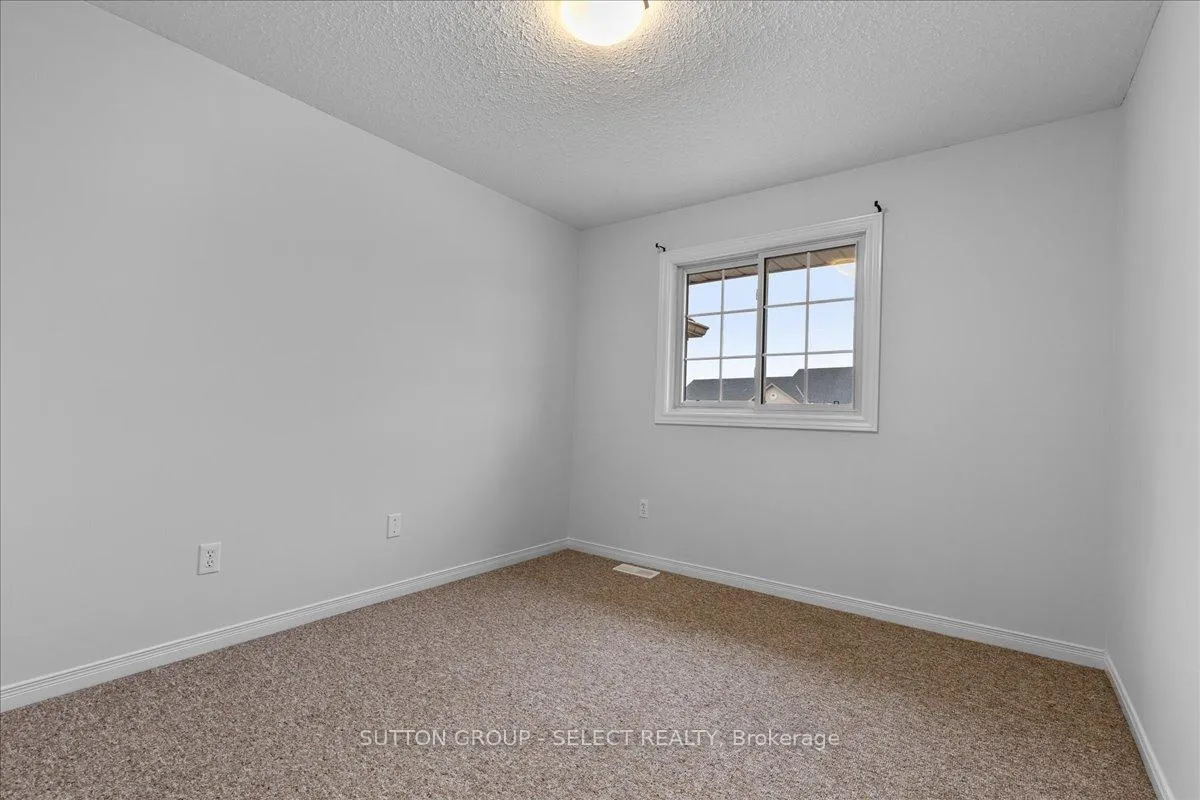 Photo 21 of 115 Templewood Drive, Kitchener — HOMEH