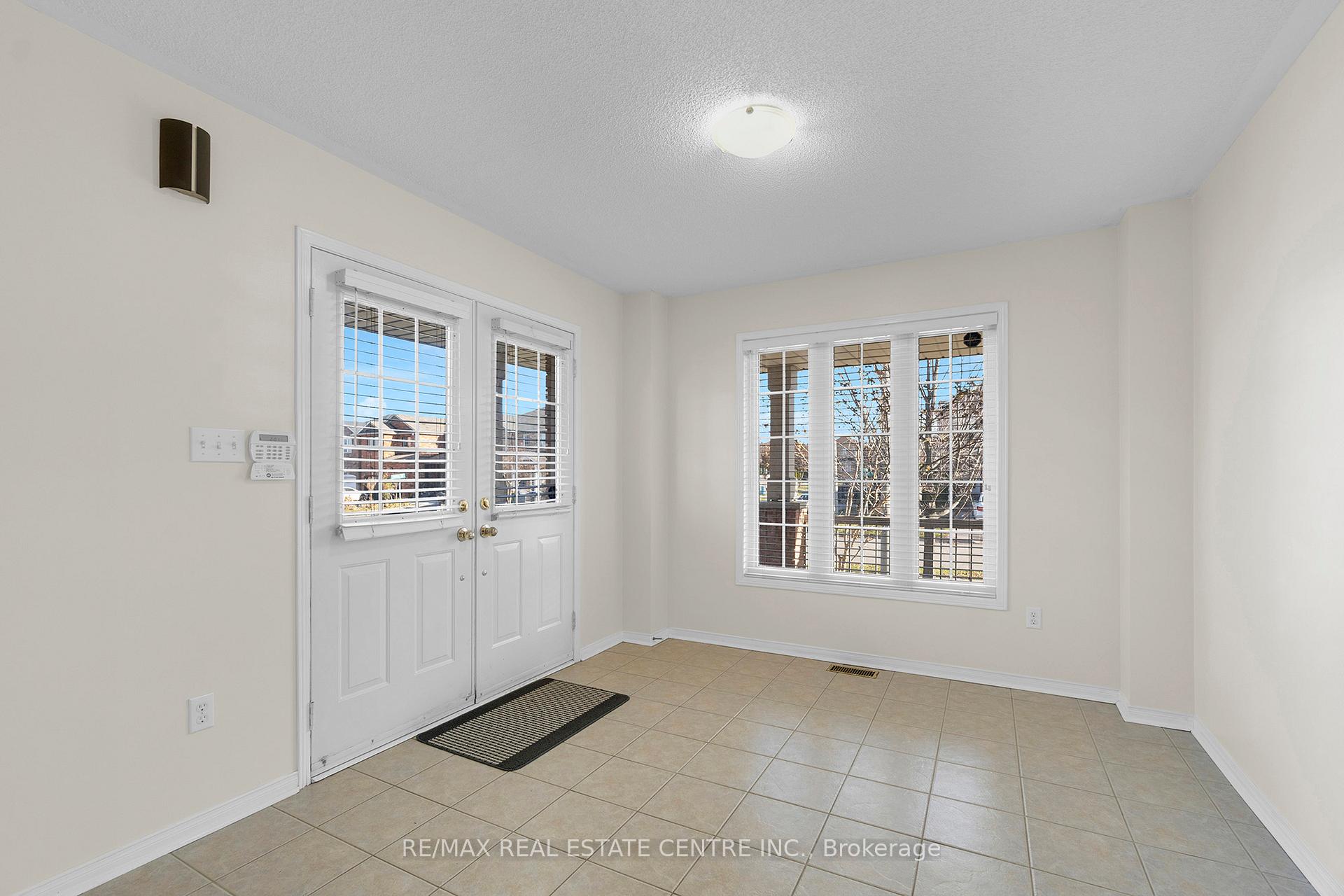 Photo 4 of 36 Capistro Street, Brampton, Fletcher's Meadow — HOMEH