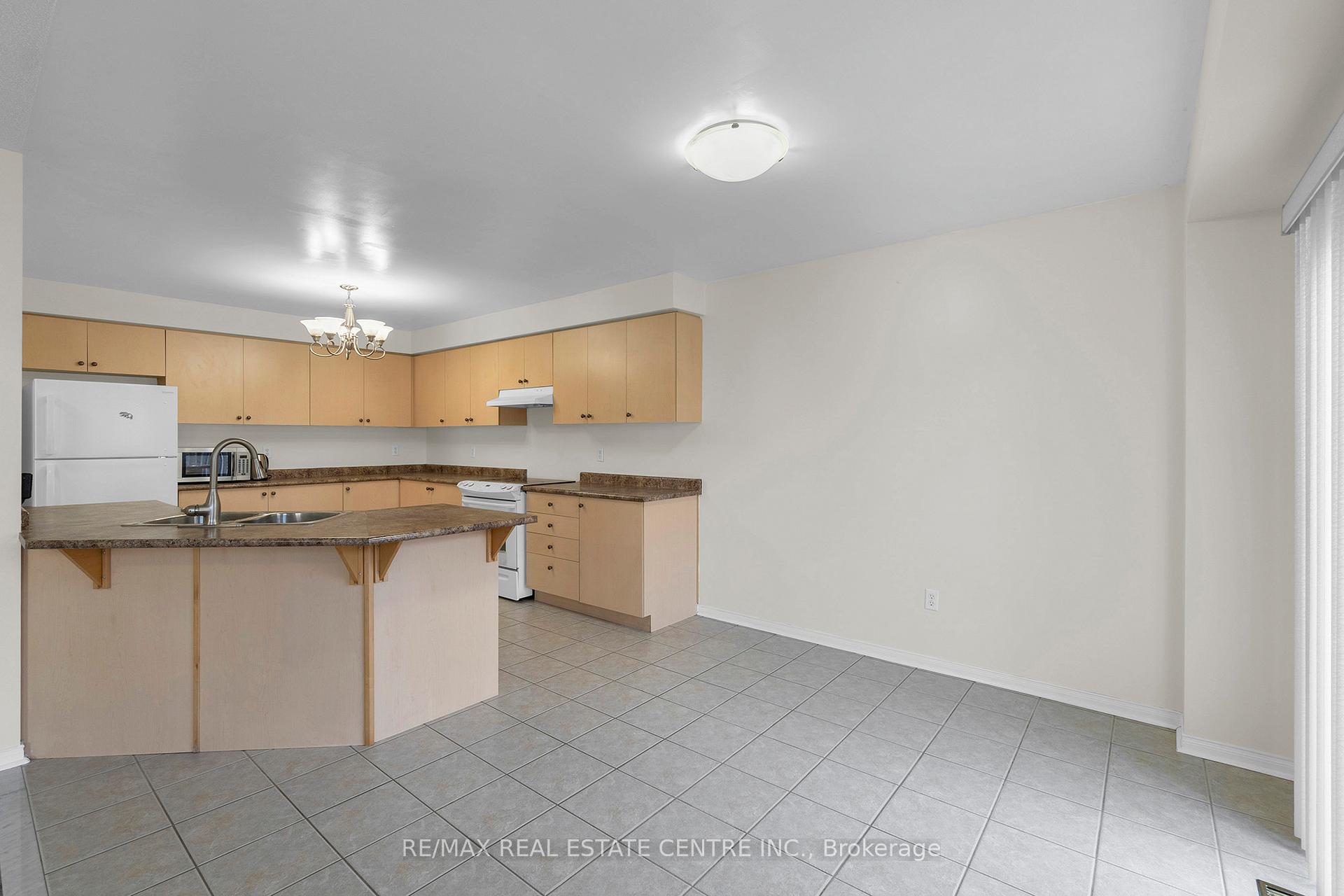 Photo 14 of 36 Capistro Street, Brampton, Fletcher's Meadow — HOMEH