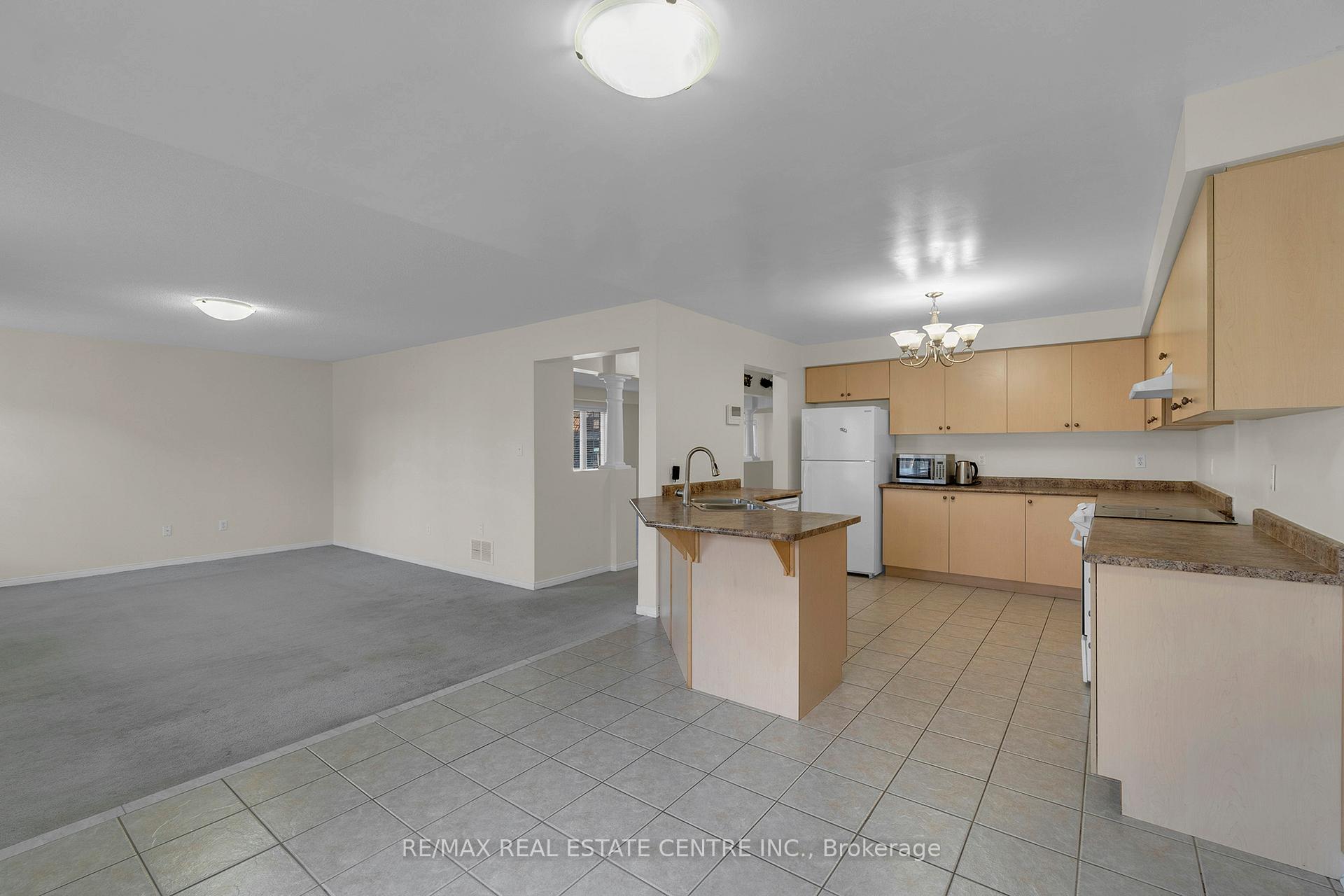 Photo 15 of 36 Capistro Street, Brampton, Fletcher's Meadow — HOMEH