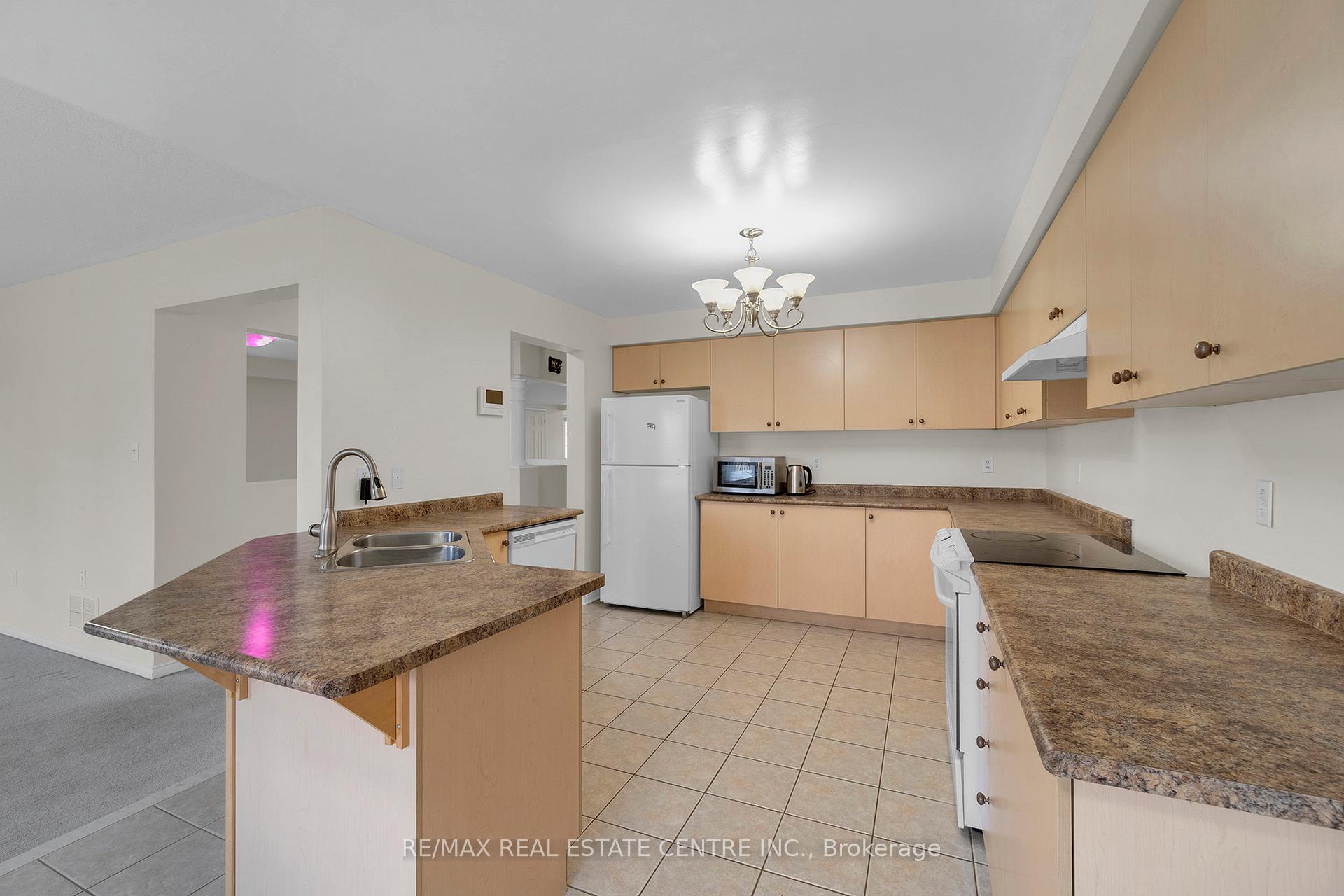 Photo 16 of 36 Capistro Street, Brampton, Fletcher's Meadow — HOMEH