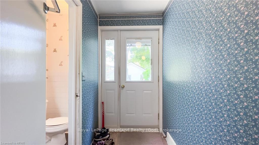 Photo 13 of 27 Bluewater Drive, Goderich, Goderich (Town) — HOMEH