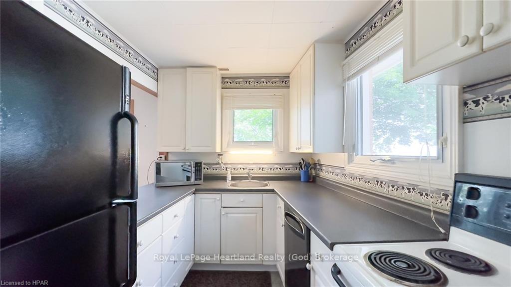 Photo 16 of 27 Bluewater Drive, Goderich, Goderich (Town) — HOMEH