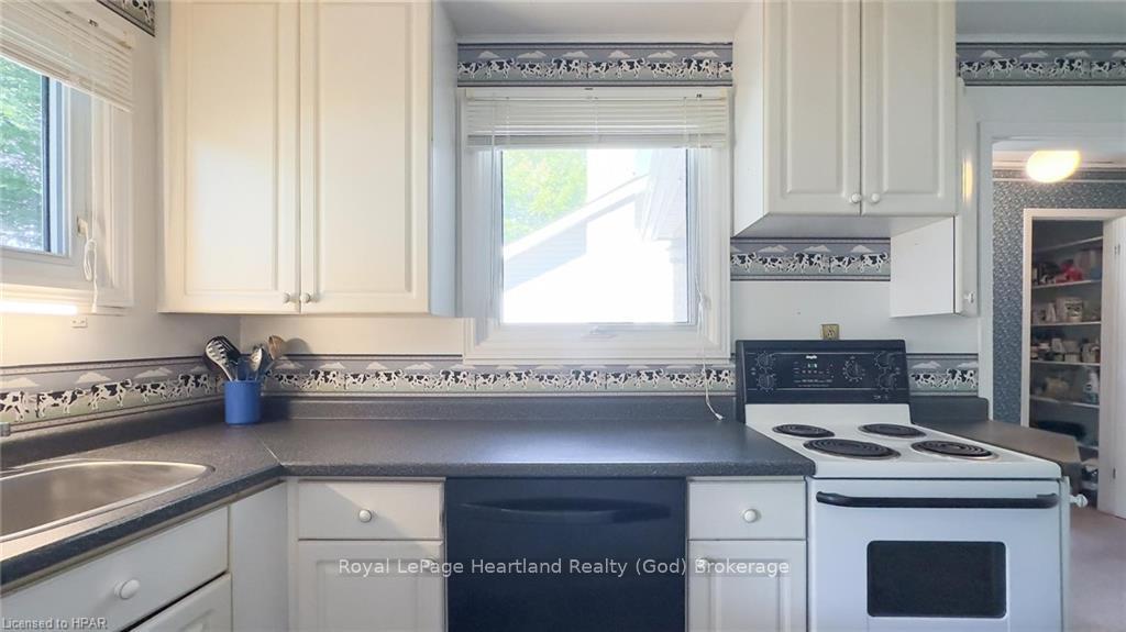 Photo 18 of 27 Bluewater Drive, Goderich, Goderich (Town) — HOMEH