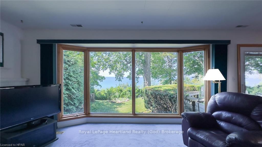 Photo 24 of 27 Bluewater Drive, Goderich, Goderich (Town) — HOMEH