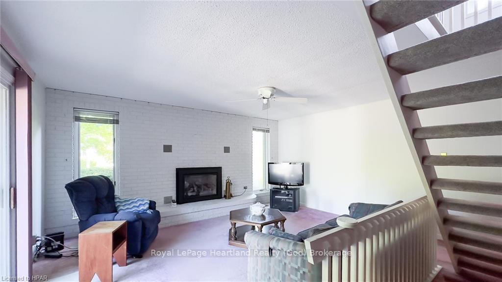 Photo 33 of 27 Bluewater Drive, Goderich, Goderich (Town) — HOMEH
