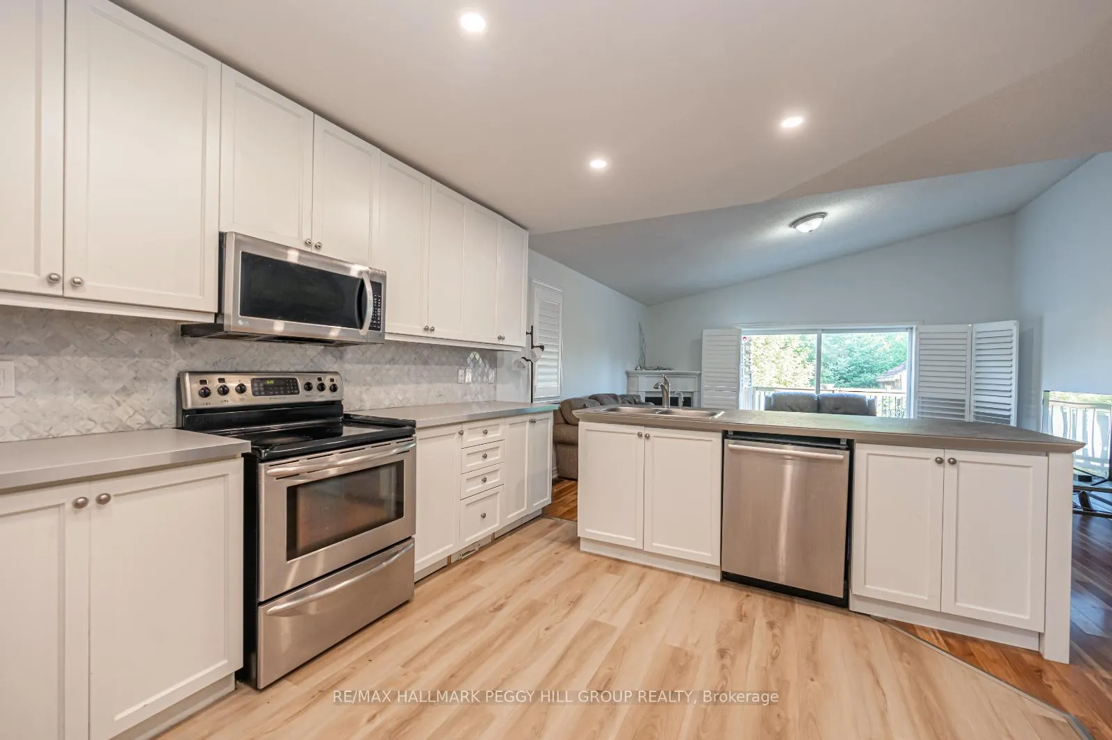 Photo 3 of Unit Upper, 33 Hanmer Street E, Barrie, East Bayfield — HOMEH