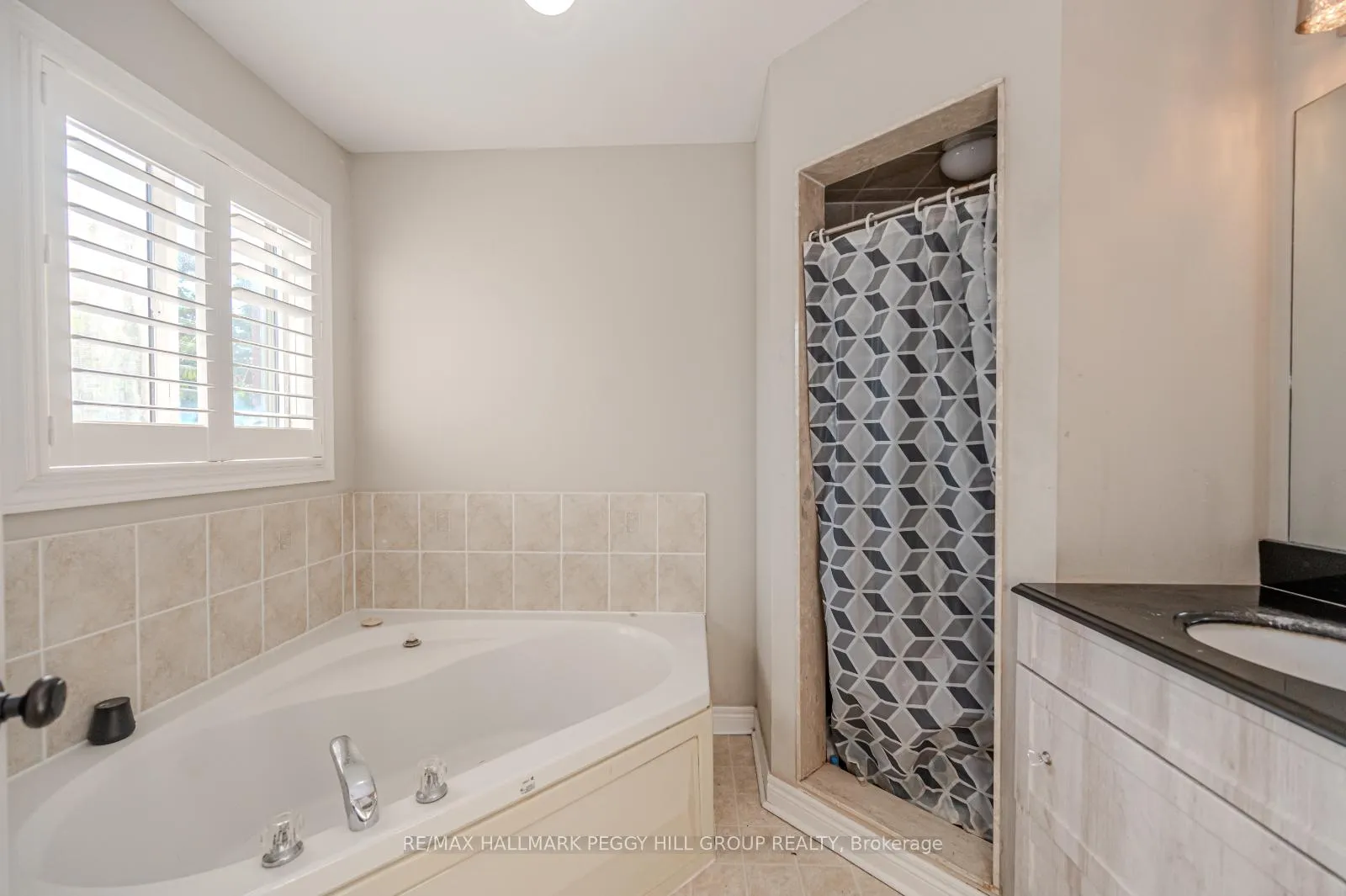 Photo 7 of Unit Upper, 33 Hanmer Street E, Barrie, East Bayfield — HOMEH