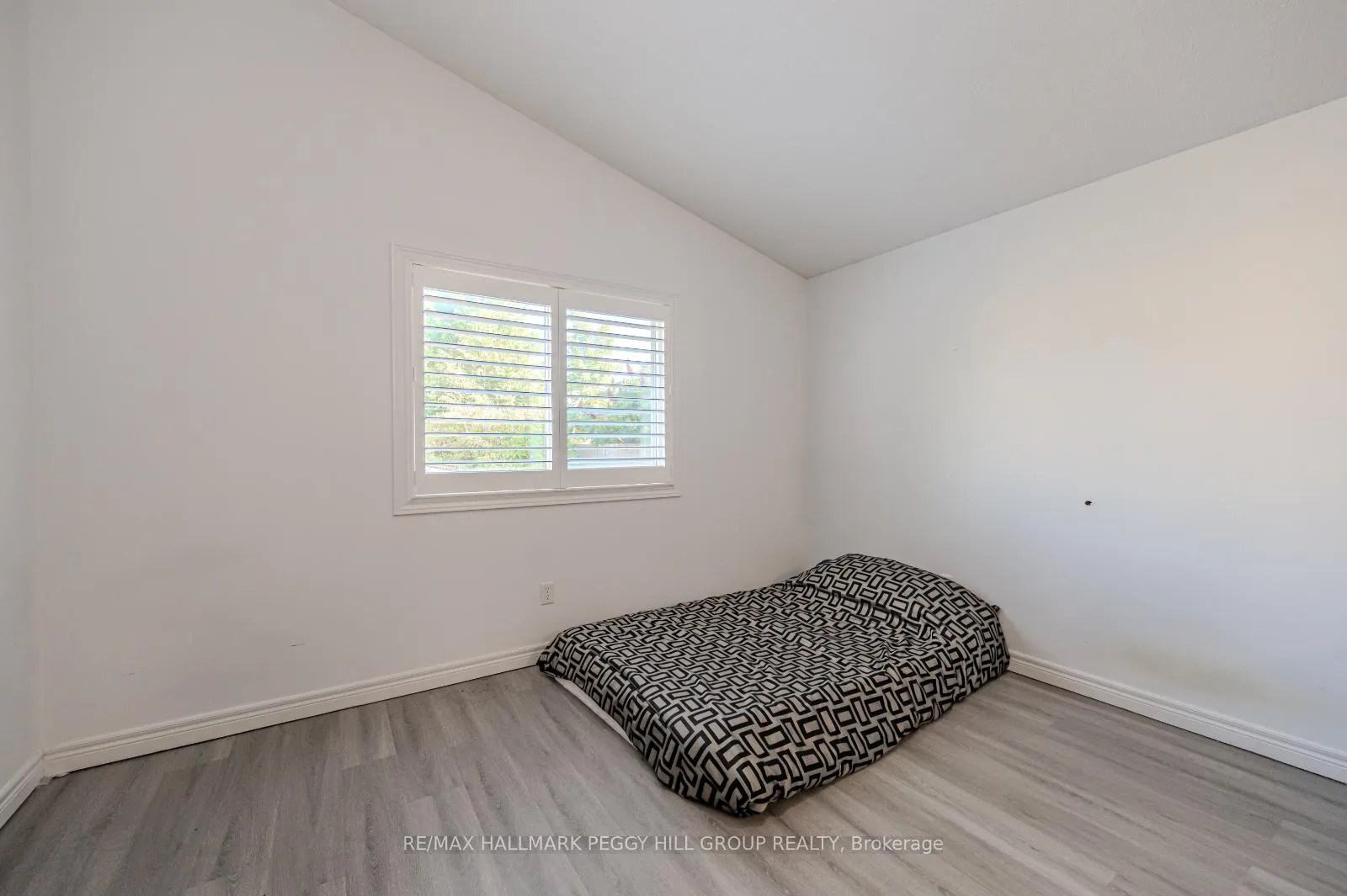 Photo 9 of Unit Upper, 33 Hanmer Street E, Barrie, East Bayfield — HOMEH
