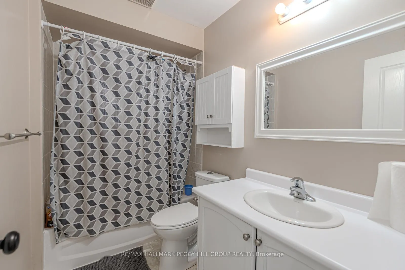 Photo 10 of Unit Upper, 33 Hanmer Street E, Barrie, East Bayfield — HOMEH