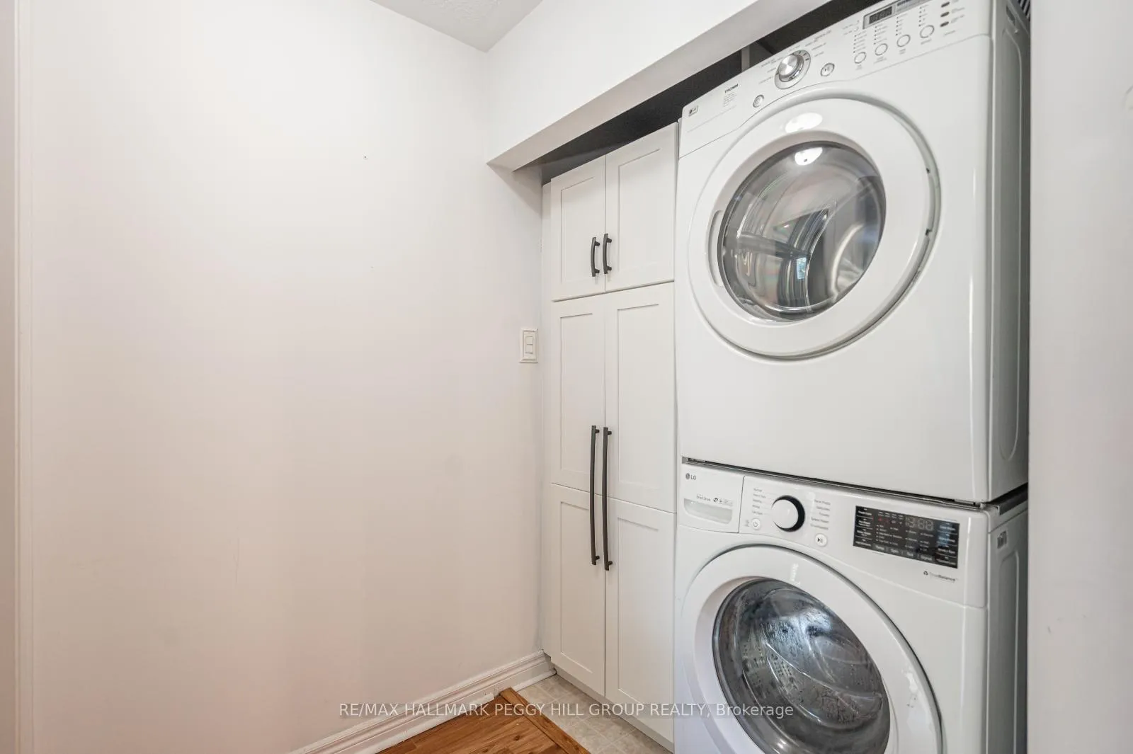 Photo 11 of Unit Upper, 33 Hanmer Street E, Barrie, East Bayfield — HOMEH