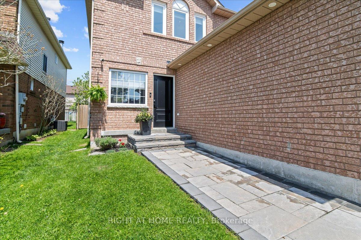 Photo 2 of 34 Vail Meadows Crescent, Clarington, Bowmanville — HOMEH