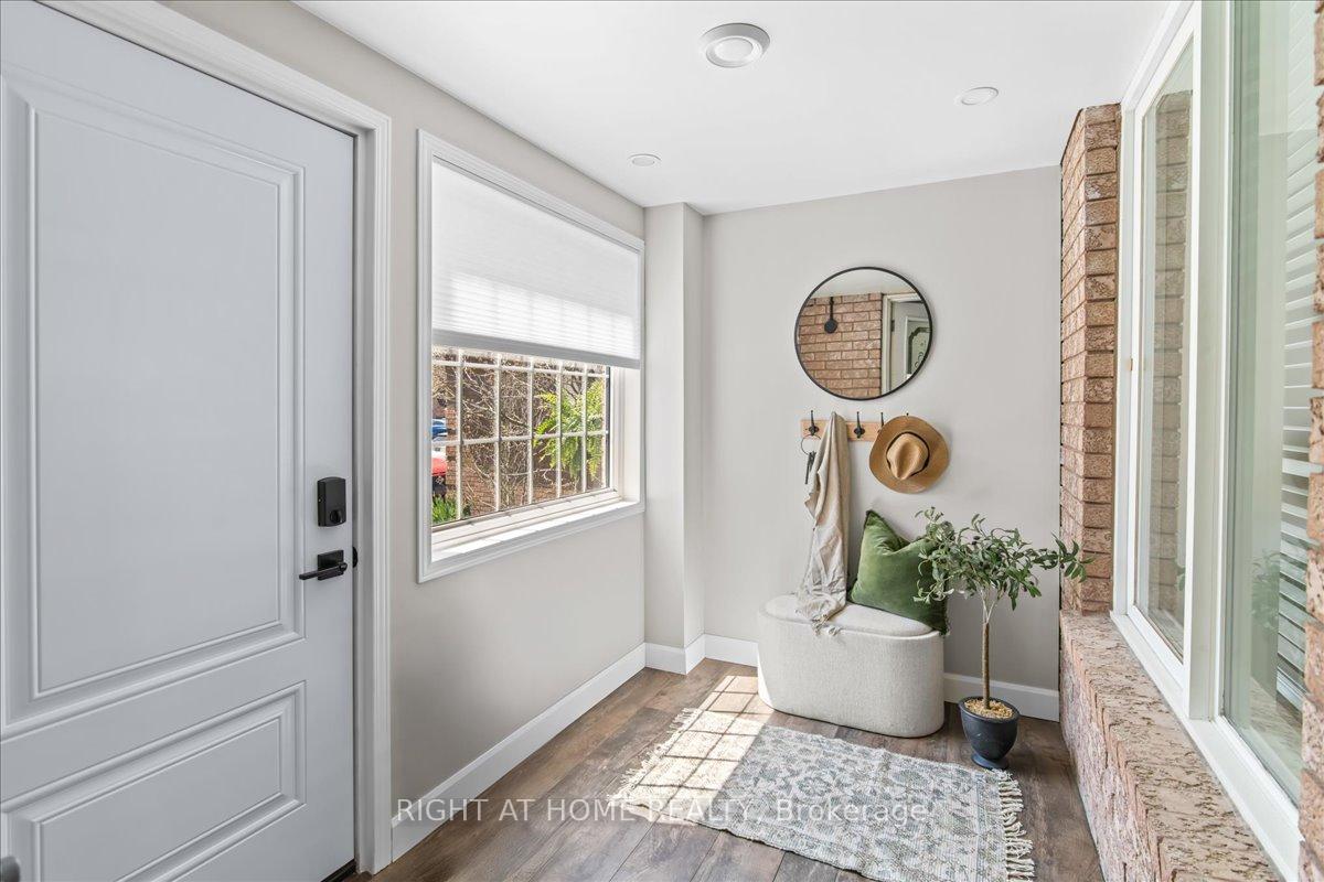 Photo 3 of 34 Vail Meadows Crescent, Clarington, Bowmanville — HOMEH