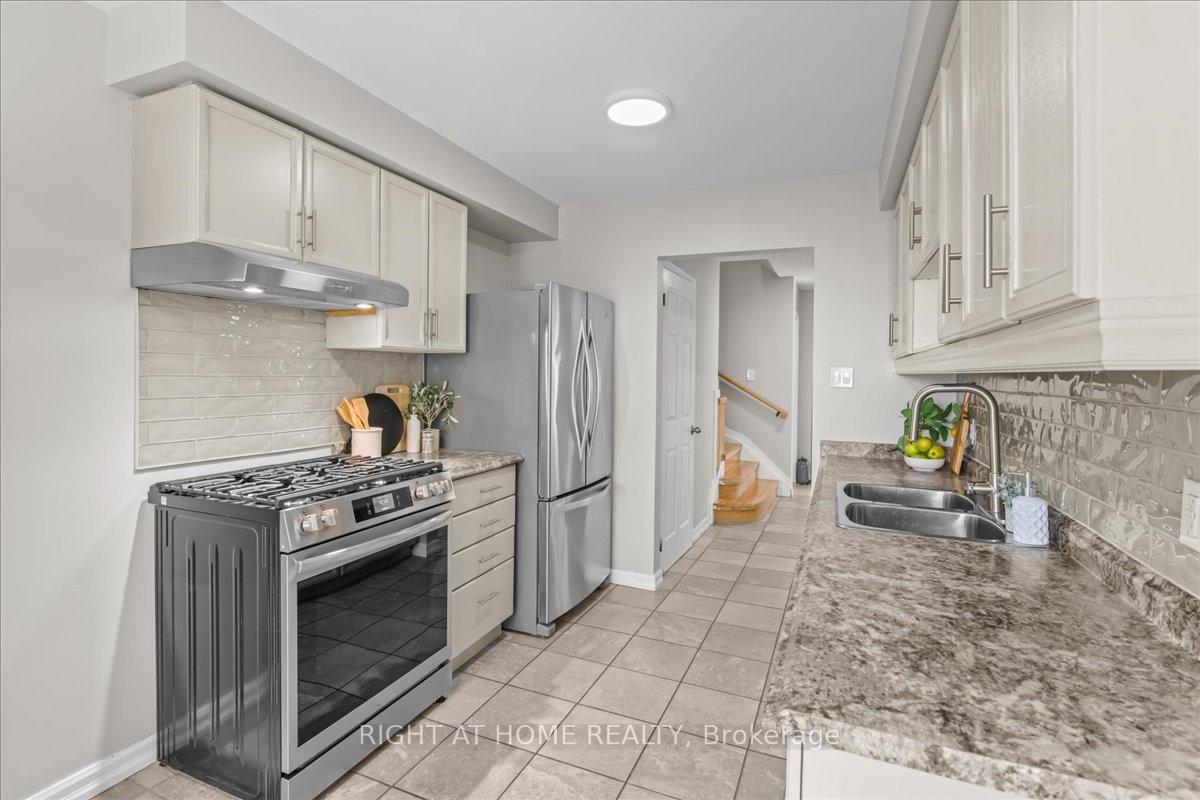 Photo 9 of 34 Vail Meadows Crescent, Clarington, Bowmanville — HOMEH