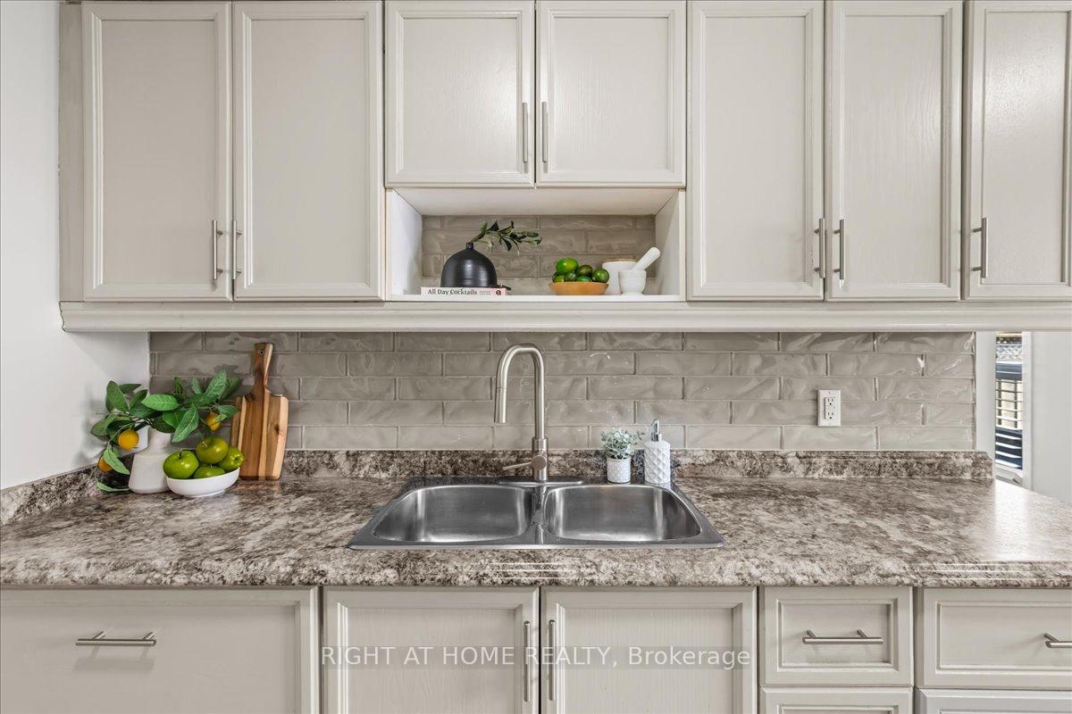 Photo 10 of 34 Vail Meadows Crescent, Clarington, Bowmanville — HOMEH