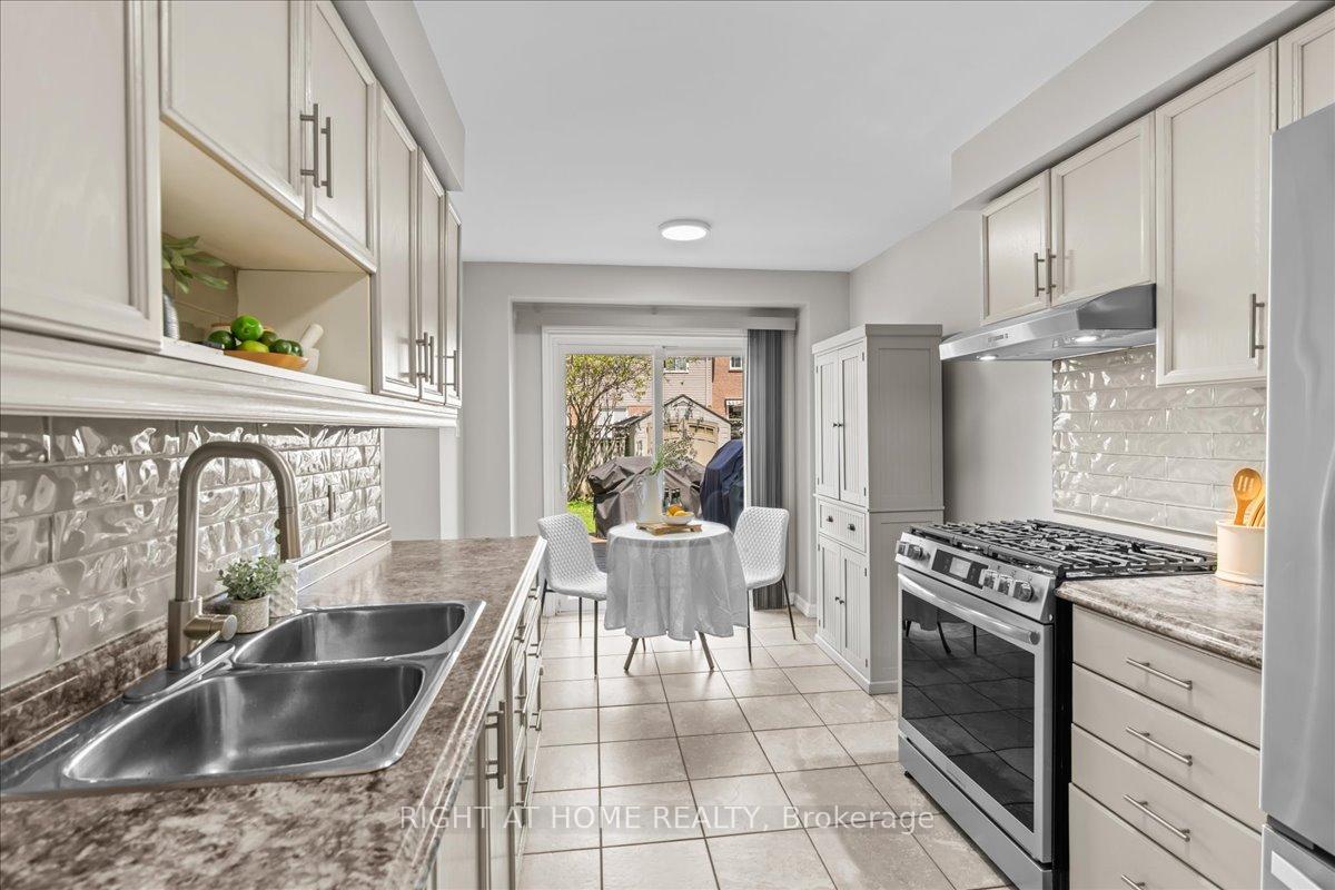 Photo 11 of 34 Vail Meadows Crescent, Clarington, Bowmanville — HOMEH