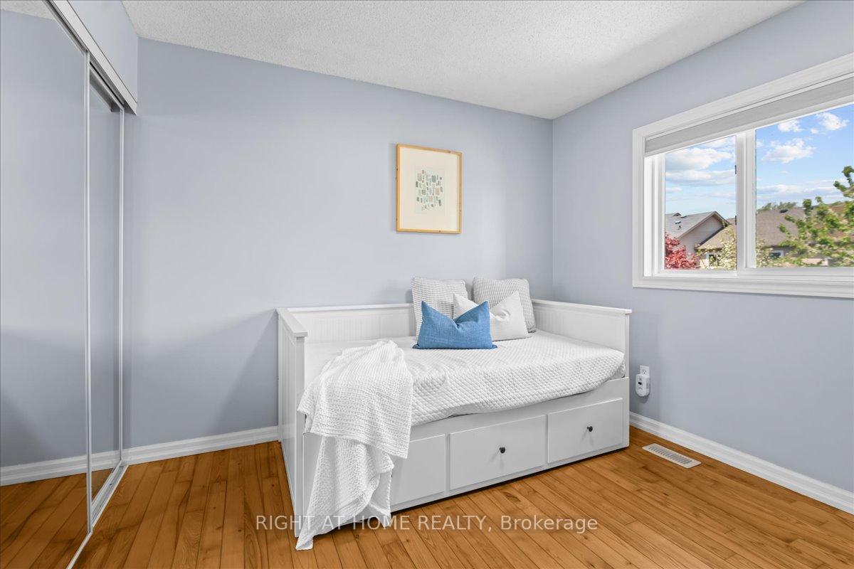 Photo 20 of 34 Vail Meadows Crescent, Clarington, Bowmanville — HOMEH