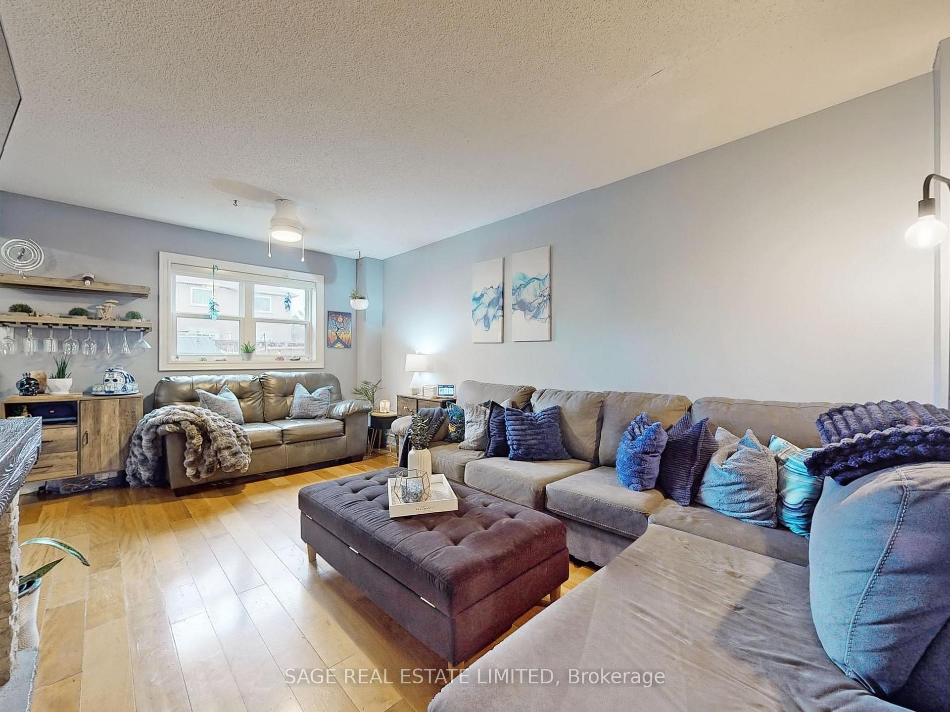 Photo 4 of 33 Mccullock Crescent, Ajax, Northwest Ajax — HOMEH