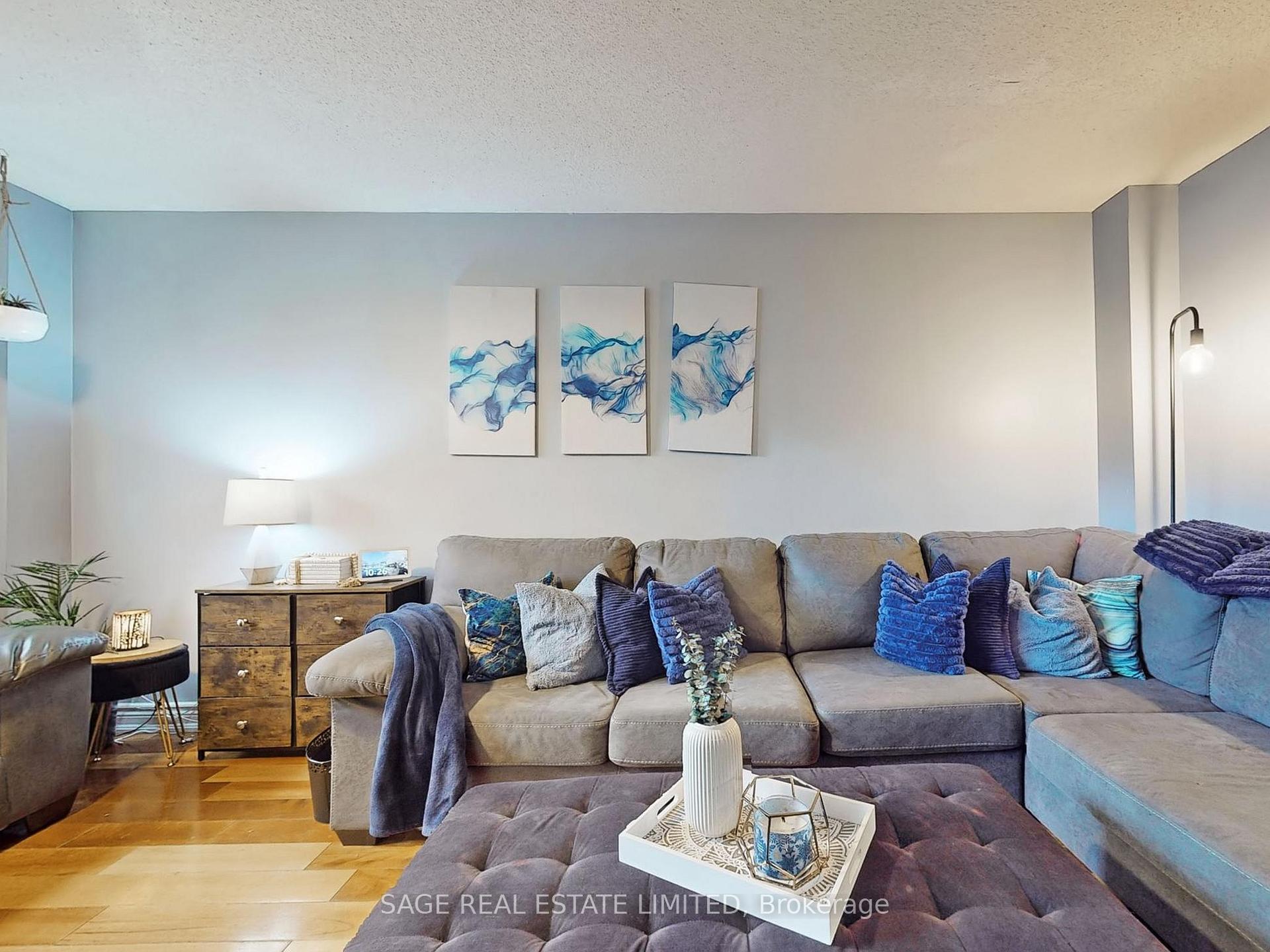 Photo 6 of 33 Mccullock Crescent, Ajax, Northwest Ajax — HOMEH