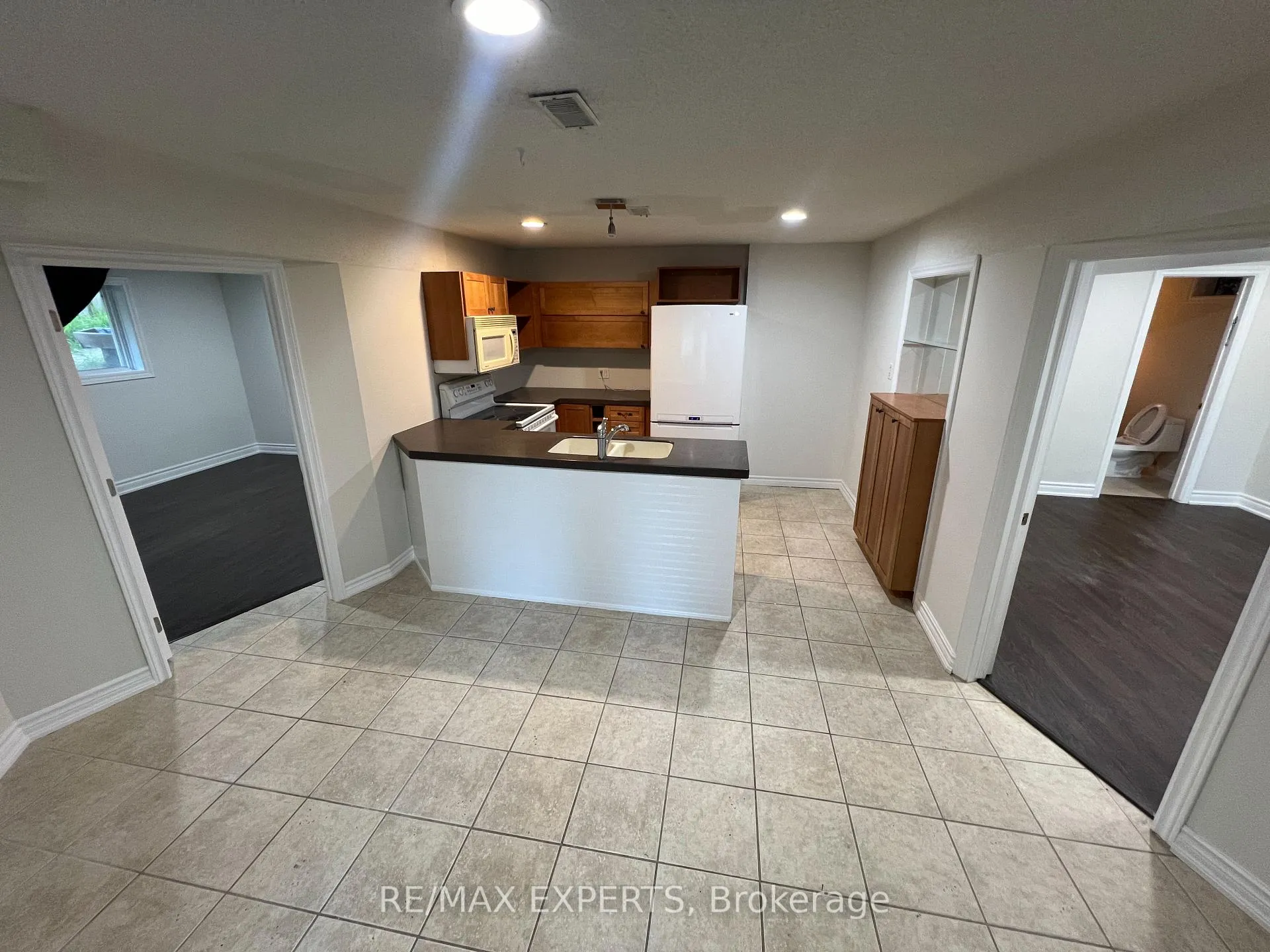 Photo 6 of 9 Templeton Crescent, Barrie, Letitia Heights — HOMEH