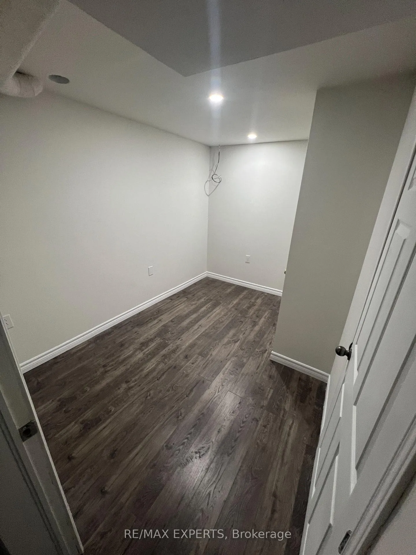 Photo 10 of 9 Templeton Crescent, Barrie, Letitia Heights — HOMEH