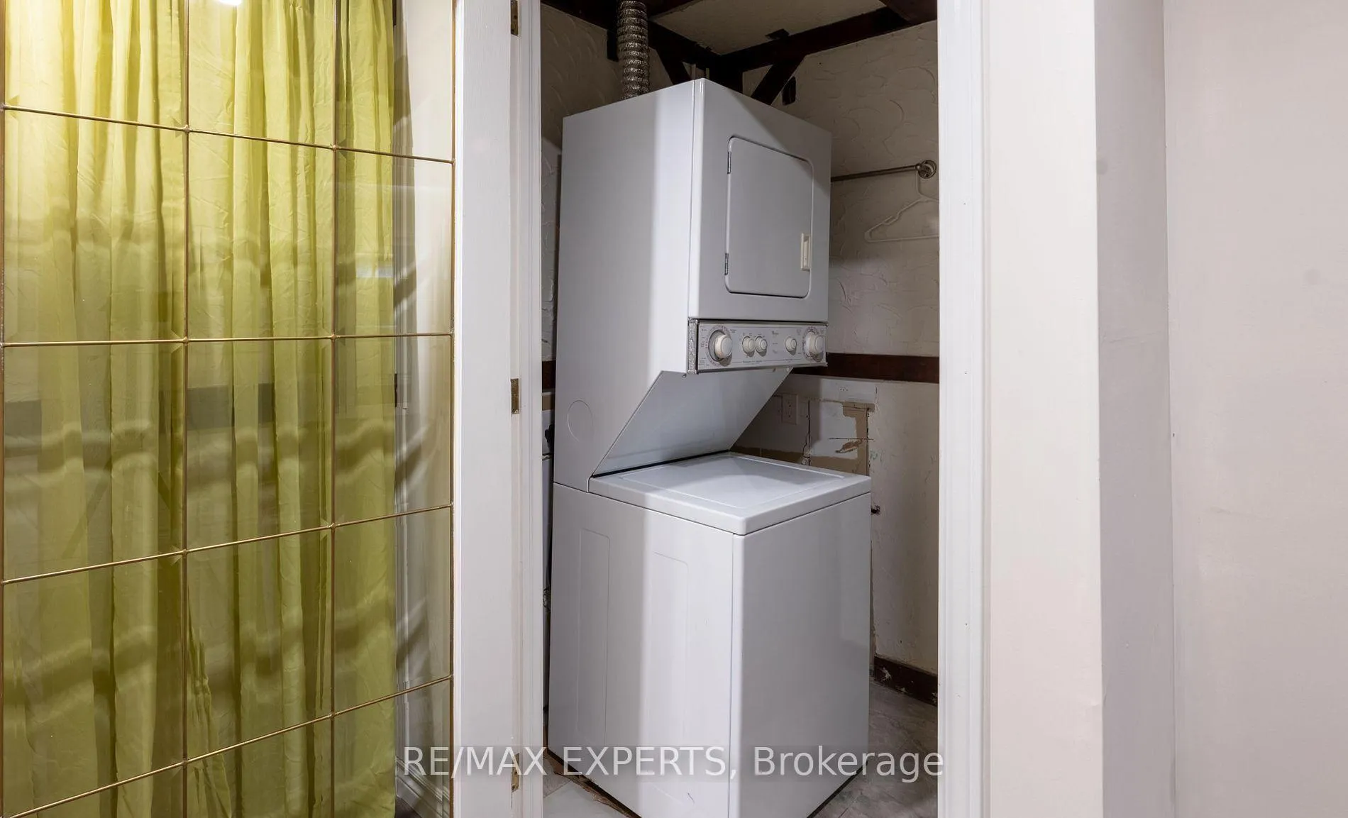 Photo 13 of 9 Templeton Crescent, Barrie, Letitia Heights — HOMEH