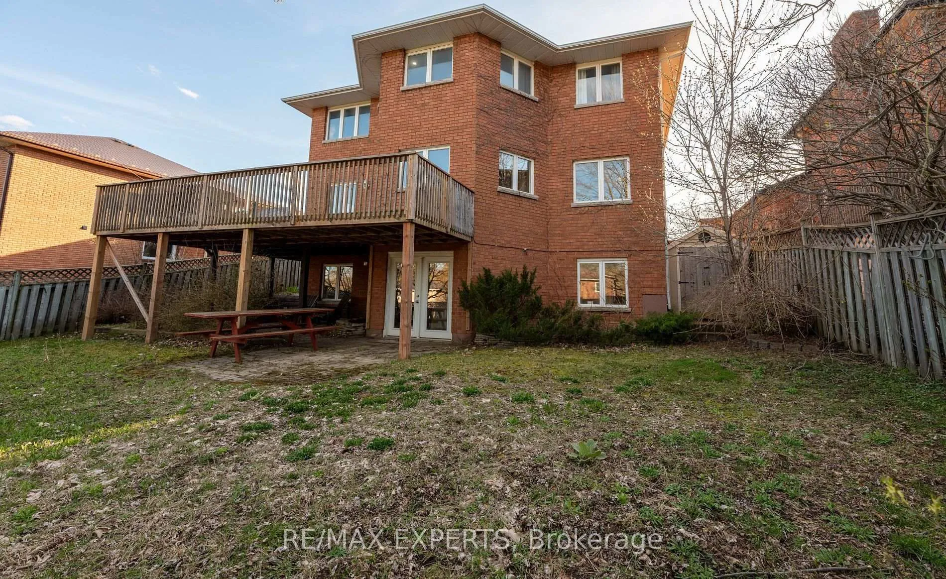 Photo 14 of 9 Templeton Crescent, Barrie, Letitia Heights — HOMEH
