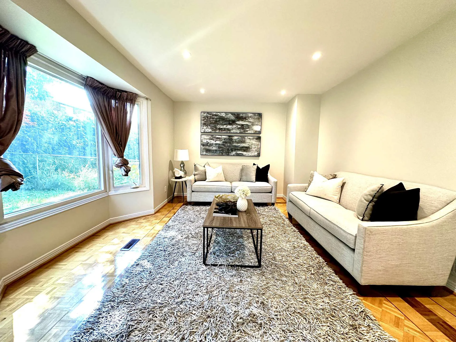 Photo 2 of 273 Spring Gate Boulevard, Vaughan, Crestwood-Springfarm-Yorkhill — HOMEH