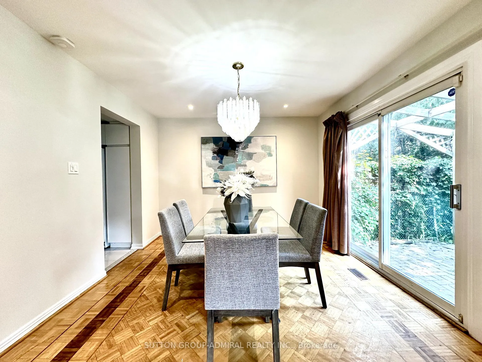 Photo 3 of 273 Spring Gate Boulevard, Vaughan, Crestwood-Springfarm-Yorkhill — HOMEH