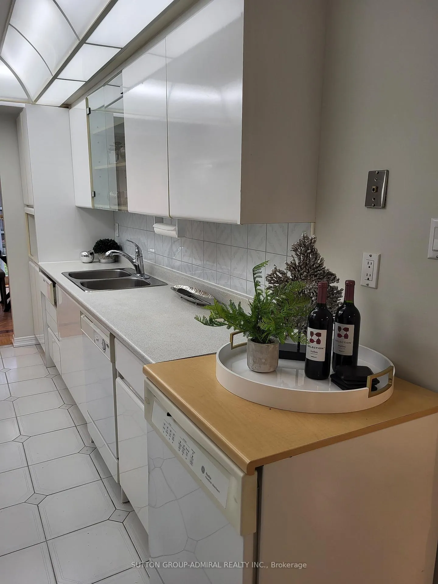 Photo 8 of 273 Spring Gate Boulevard, Vaughan, Crestwood-Springfarm-Yorkhill — HOMEH