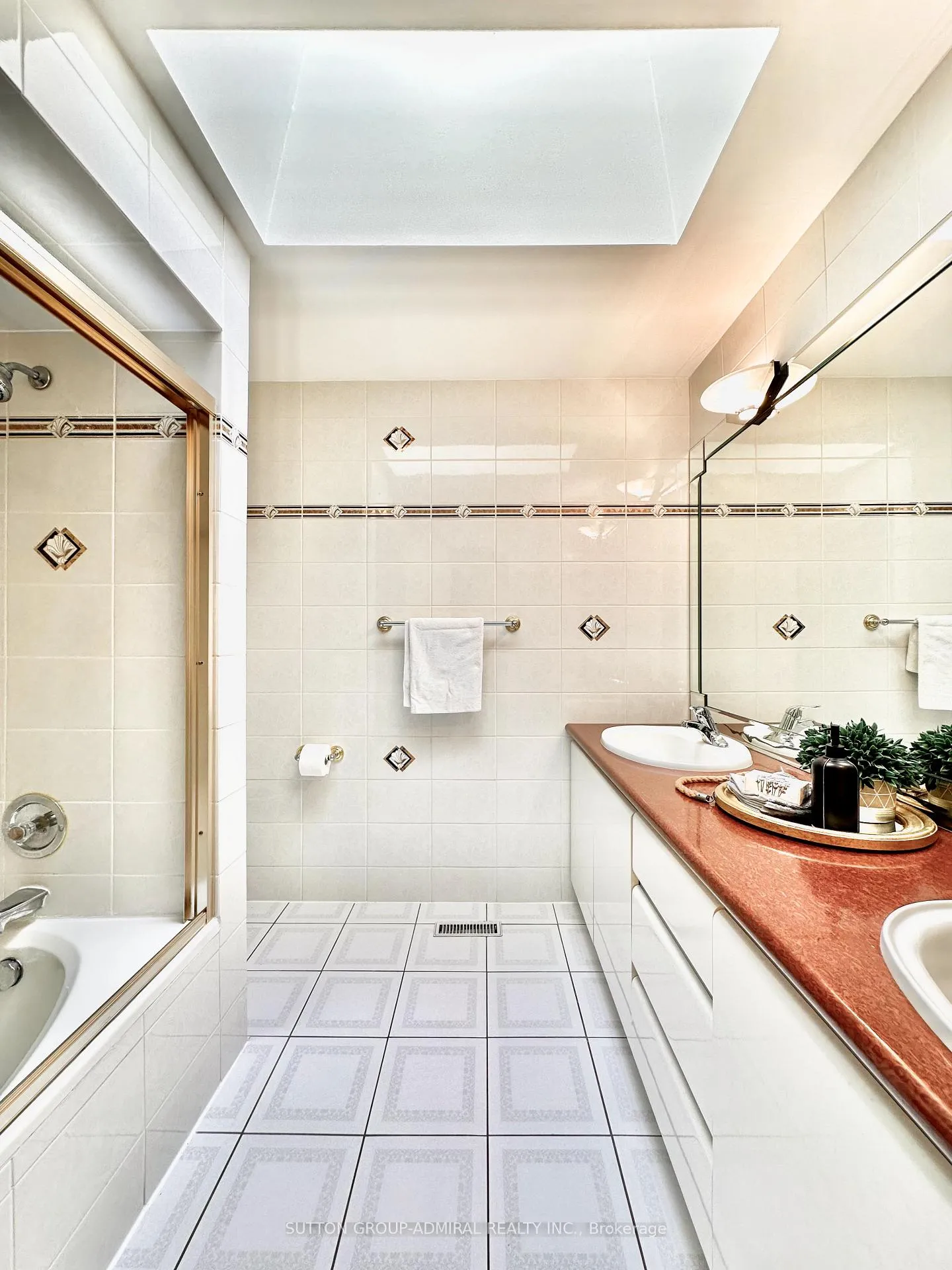 Photo 24 of 273 Spring Gate Boulevard, Vaughan, Crestwood-Springfarm-Yorkhill — HOMEH