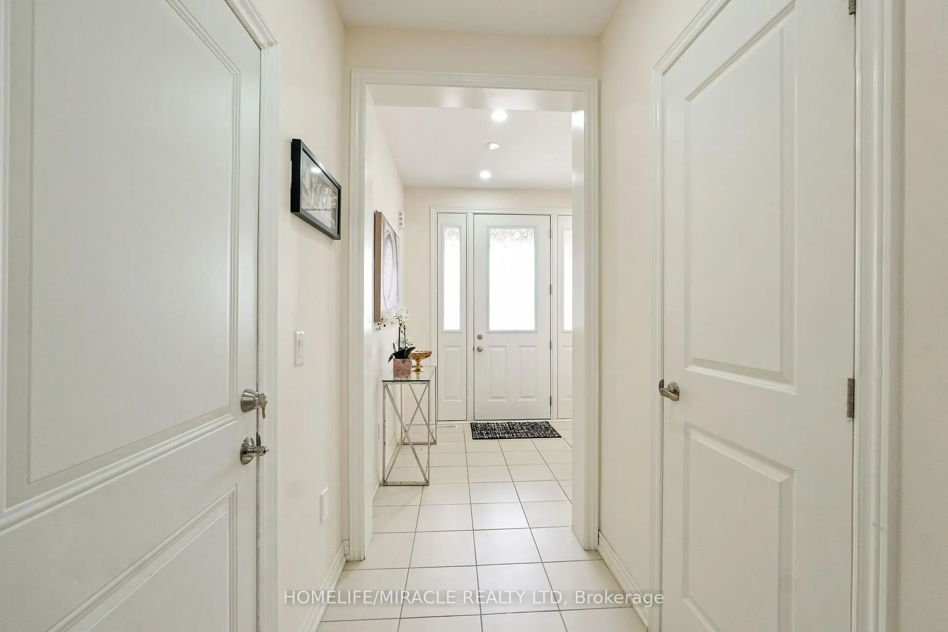 Photo 5 of 1053 Garner Road E, Hamilton, Ancaster — HOMEH