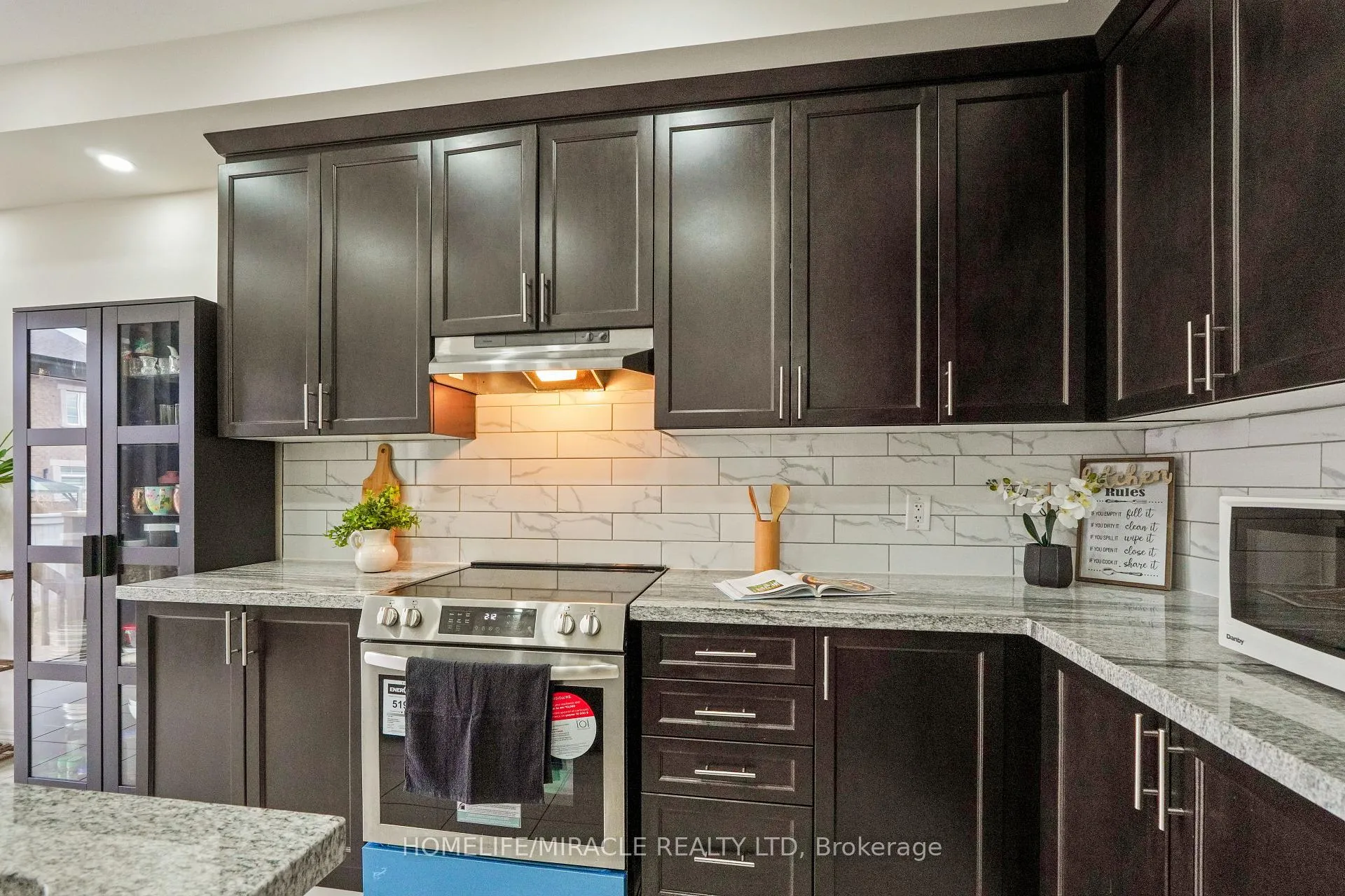 Photo 17 of 1053 Garner Road E, Hamilton, Ancaster — HOMEH